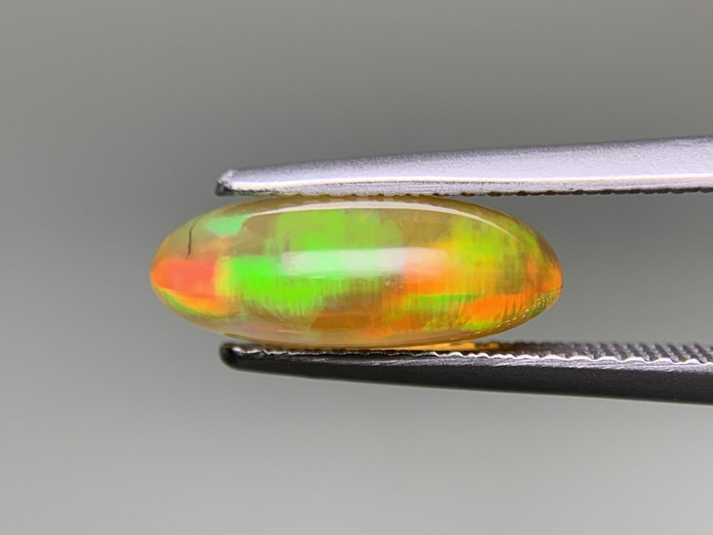 ファイアオパール 3.129ct  中央宝石ソーティング付き  13.6㎜×8.0㎜×5.1㎜  ルース（ 裸石 ） 4071Y