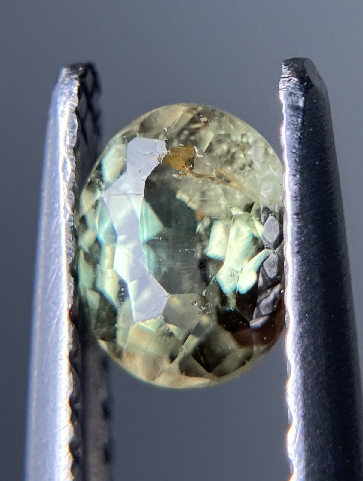 アレキサンドライト  0.526ct  中央宝石ソーティング付き  5.29㎜×4.27㎜×2.98㎜  ルース（ 裸石 ） 3869YY