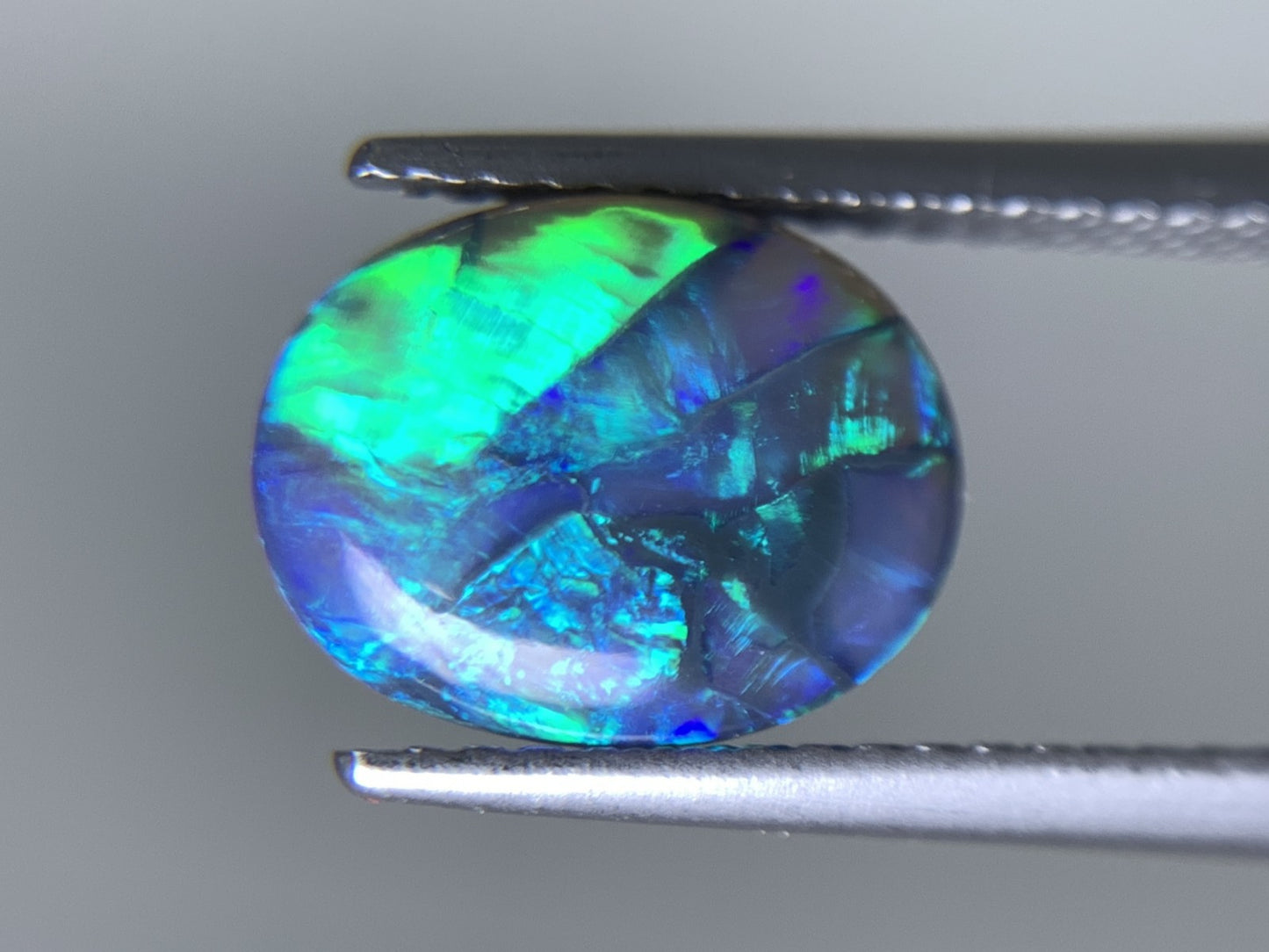ブラックオパール 天然  2.250ct  宝石ソーティング付き  10.2㎜×8.0㎜×4.2㎜ ルース（ 裸石 ）  5586Y