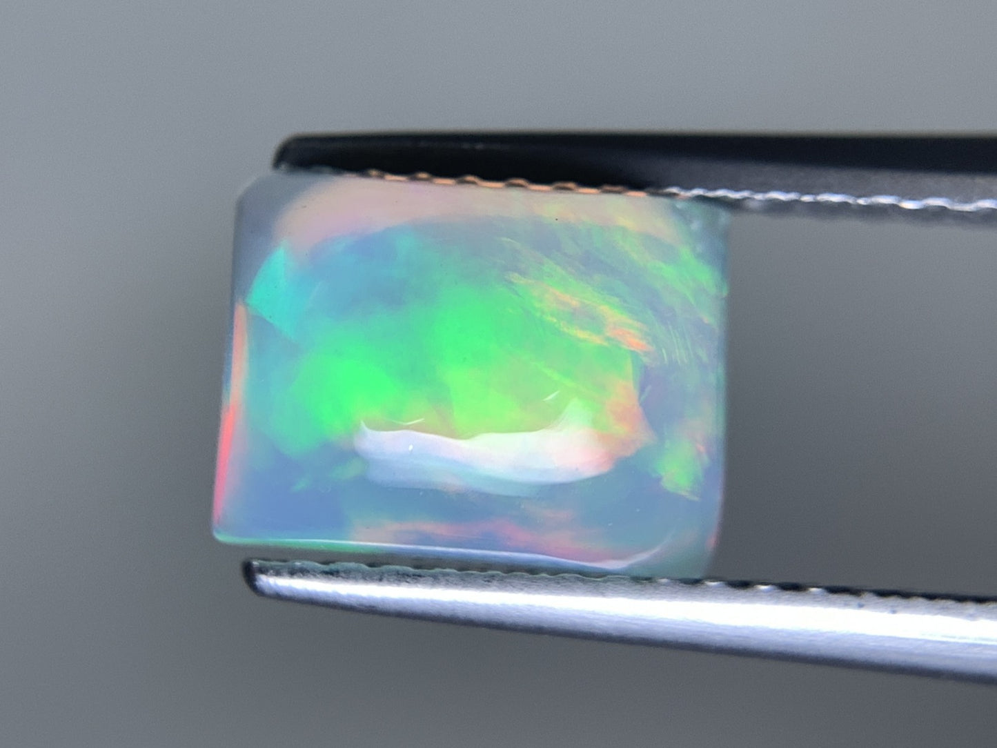 オパール 1.536ct  宝石ソーティング付き  8.9㎜×6.7㎜×4.2㎜  天然 ルース（ 裸石 ） 4573Y
