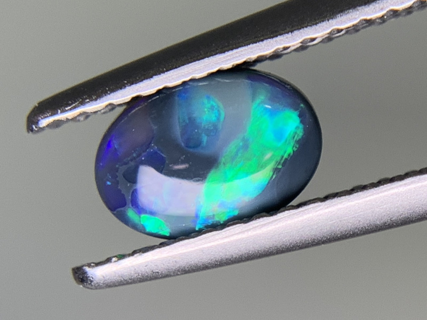 ブラックオパール 0.652ct 宝石ソーティング付き  7.1㎜×5.1㎜×2.6㎜ ルース（ 裸石 ） 2227Y