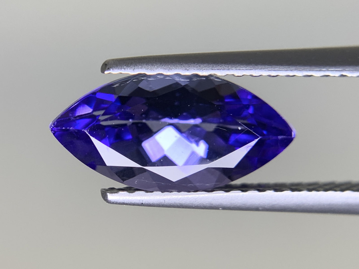 タンザナイト 2.103ct 宝石ソーティング付き  11.9㎜×6.1㎜×4.6㎜  ルース（ 裸石 ） 3278Y