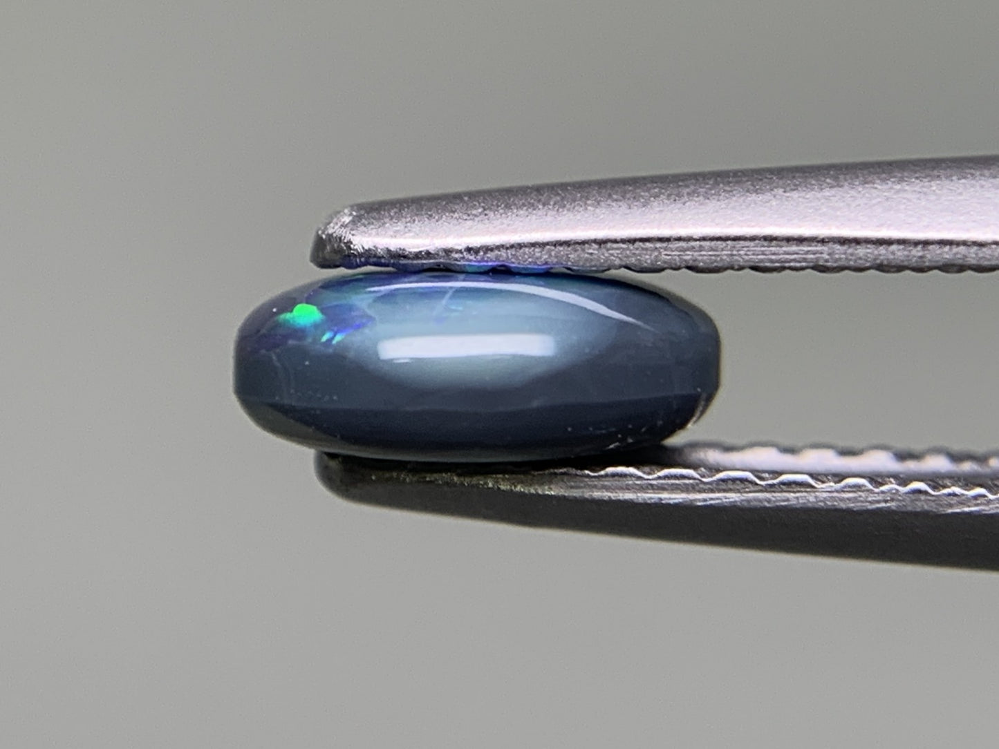 ブラックオパール 0.652ct 宝石ソーティング付き  7.1㎜×5.1㎜×2.6㎜ ルース（ 裸石 ） 2227Y