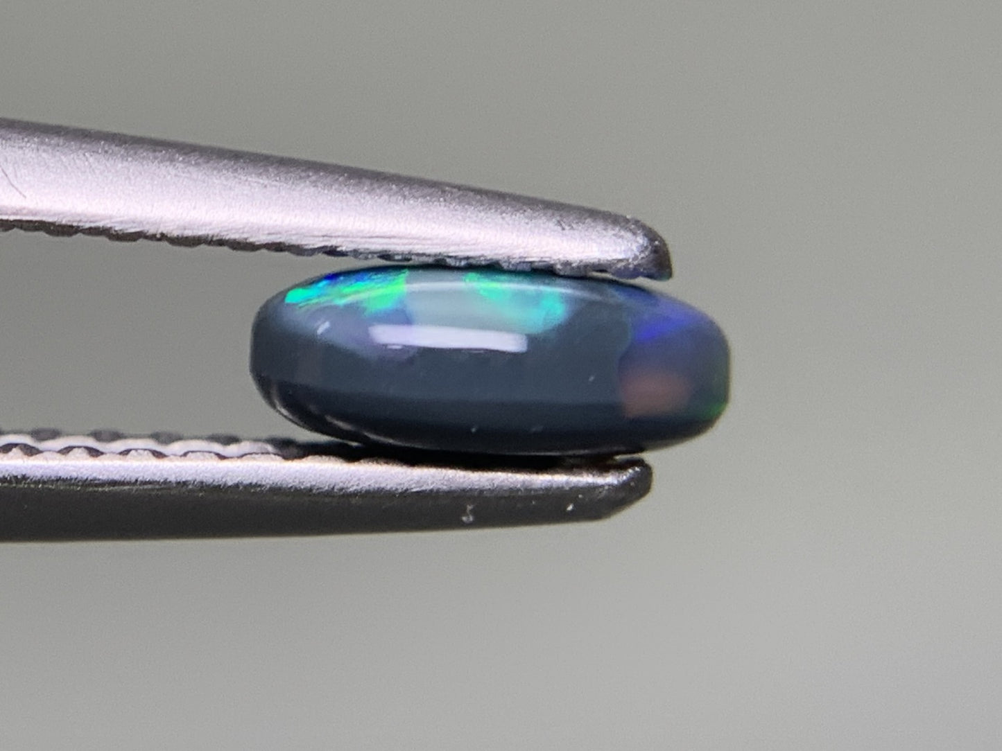 ブラックオパール 0.652ct 宝石ソーティング付き  7.1㎜×5.1㎜×2.6㎜ ルース（ 裸石 ） 2227Y