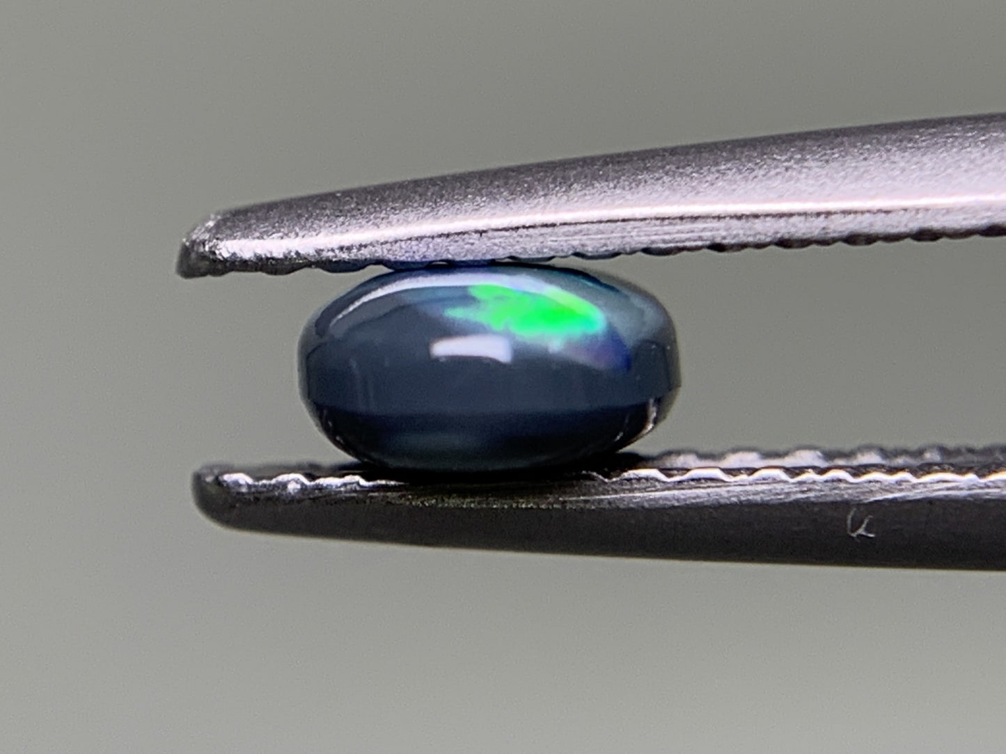 ブラックオパール 0.652ct 宝石ソーティング付き  7.1㎜×5.1㎜×2.6㎜ ルース（ 裸石 ） 2227Y