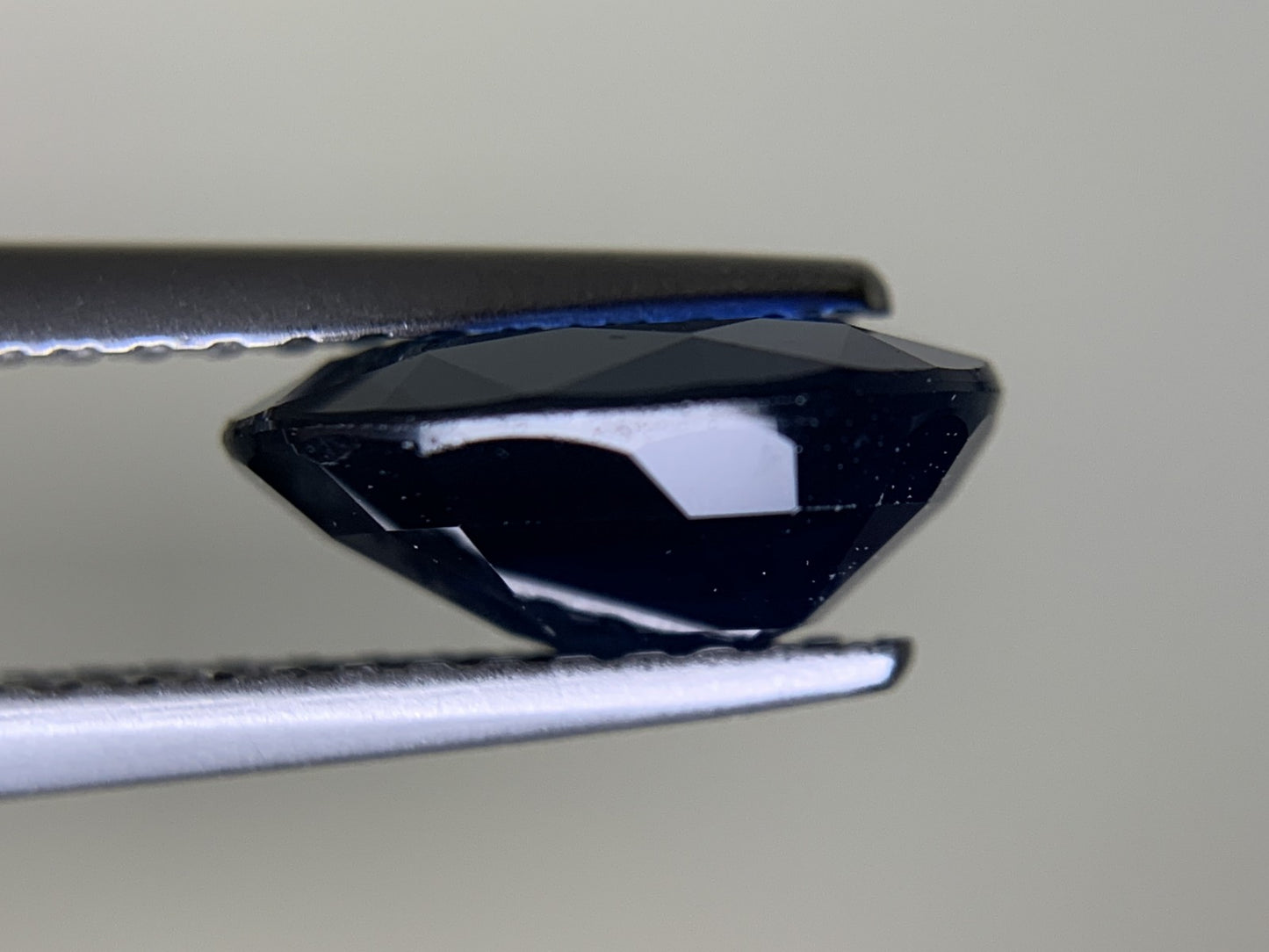サファイア 天然 2.573ct 中央宝石ソーティング付き 9.56㎜×7.63㎜×4.03㎜ ルース（ 裸石 ） 6054Y