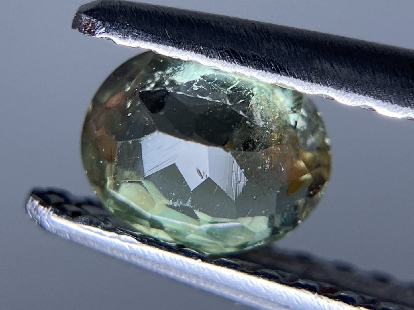アレキサンドライト  0.526ct  中央宝石ソーティング付き  5.29㎜×4.27㎜×2.98㎜  ルース（ 裸石 ） 3869YY