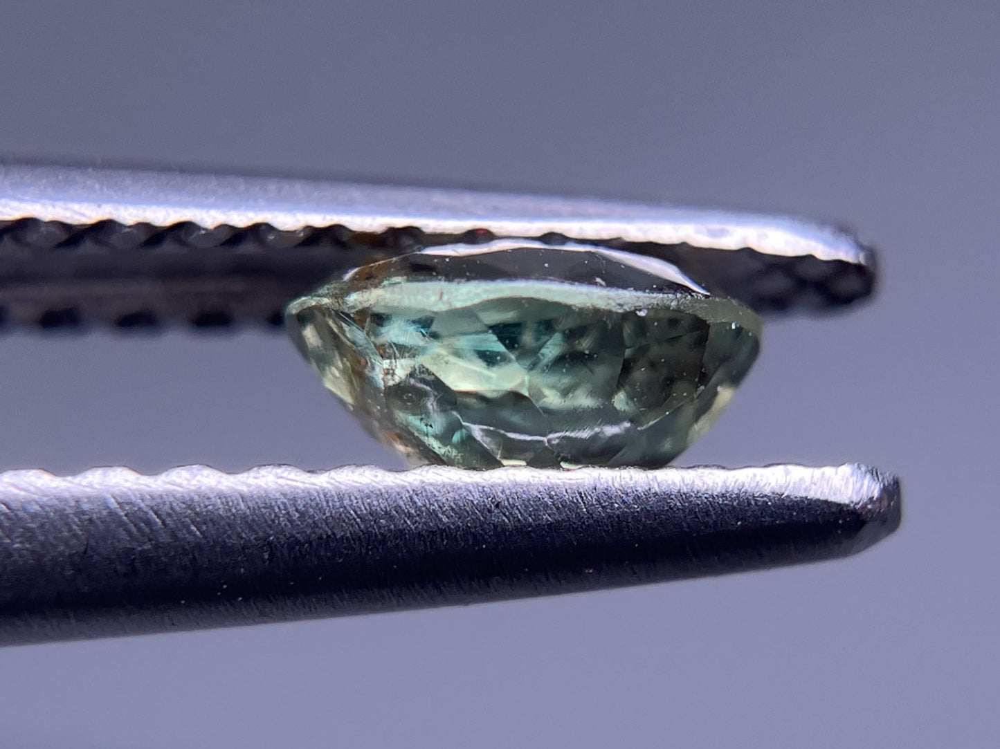 アレキサンドライト  0.526ct  中央宝石ソーティング付き  5.29㎜×4.27㎜×2.98㎜  ルース（ 裸石 ） 3869YY