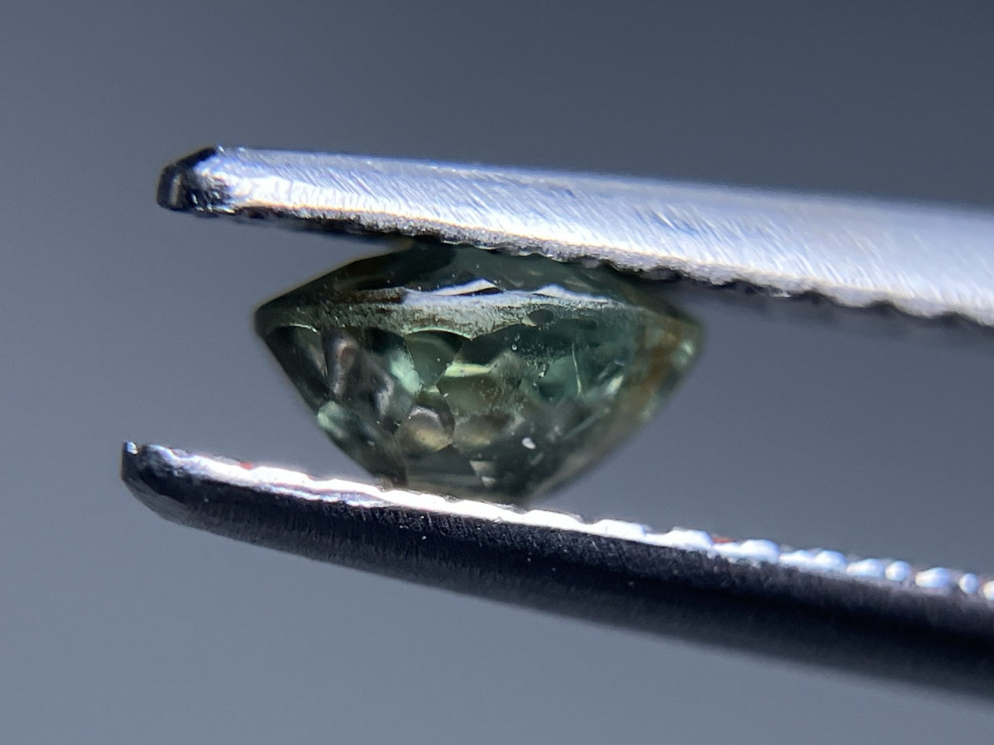 アレキサンドライト  0.526ct  中央宝石ソーティング付き  5.29㎜×4.27㎜×2.98㎜  ルース（ 裸石 ） 3869YY