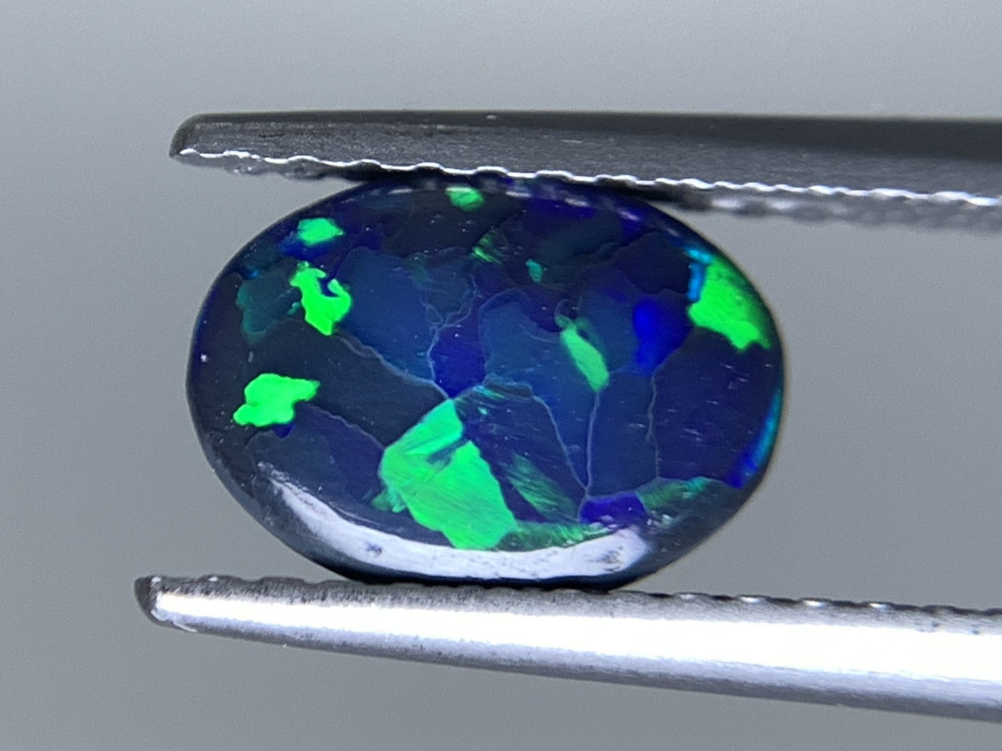 ブラックオパール 天然  0.820ct  宝石ソーティング付き  8.1㎜×6.0㎜×2.7㎜ ルース（ 裸石 ）  5578Y