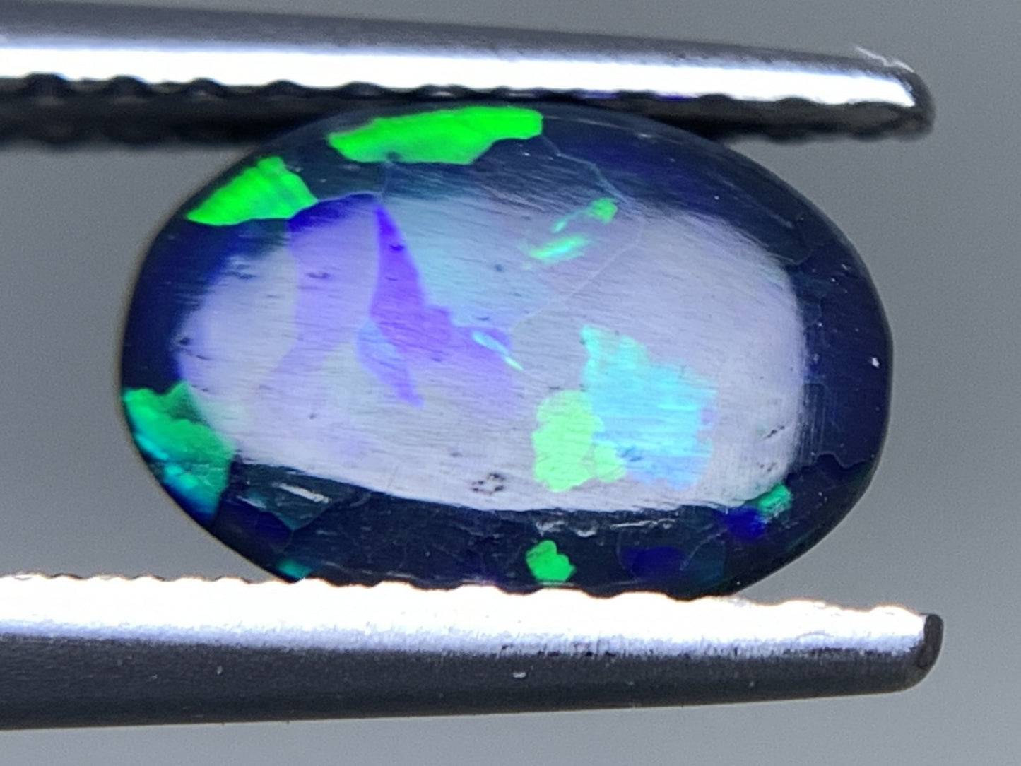ブラックオパール 天然  0.820ct  宝石ソーティング付き  8.1㎜×6.0㎜×2.7㎜ ルース（ 裸石 ）  5578Y