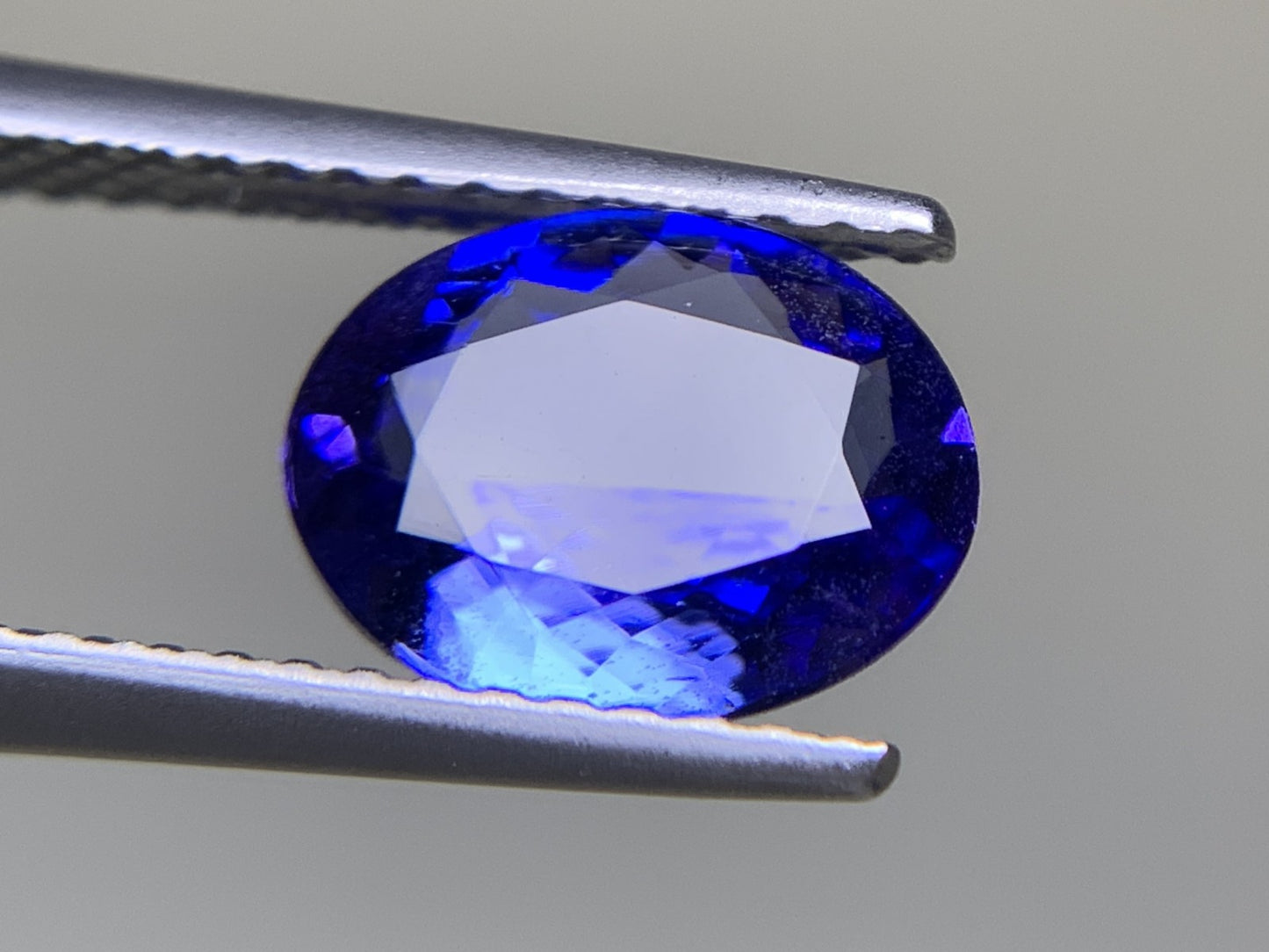 タンザナイト 1.641ct 宝石ソーティング付き  8.9㎜×6.9㎜×3.5㎜  ルース（ 裸石 ） 3277Y