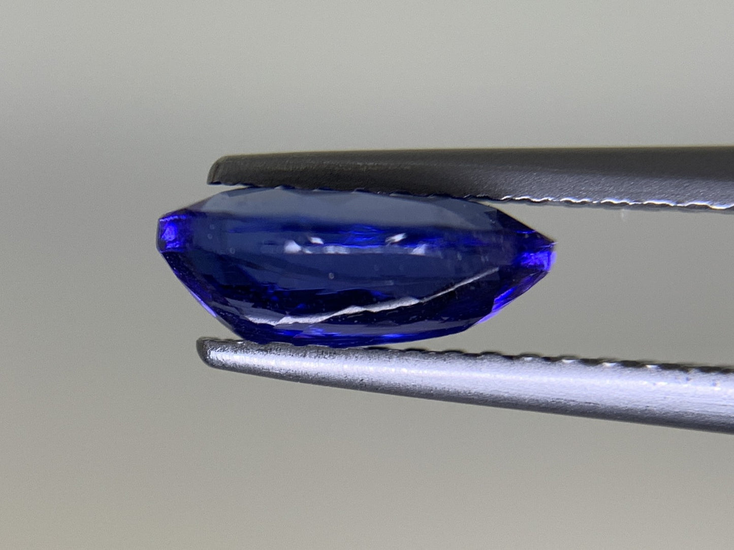 タンザナイト 1.641ct 宝石ソーティング付き  8.9㎜×6.9㎜×3.5㎜  ルース（ 裸石 ） 3277Y