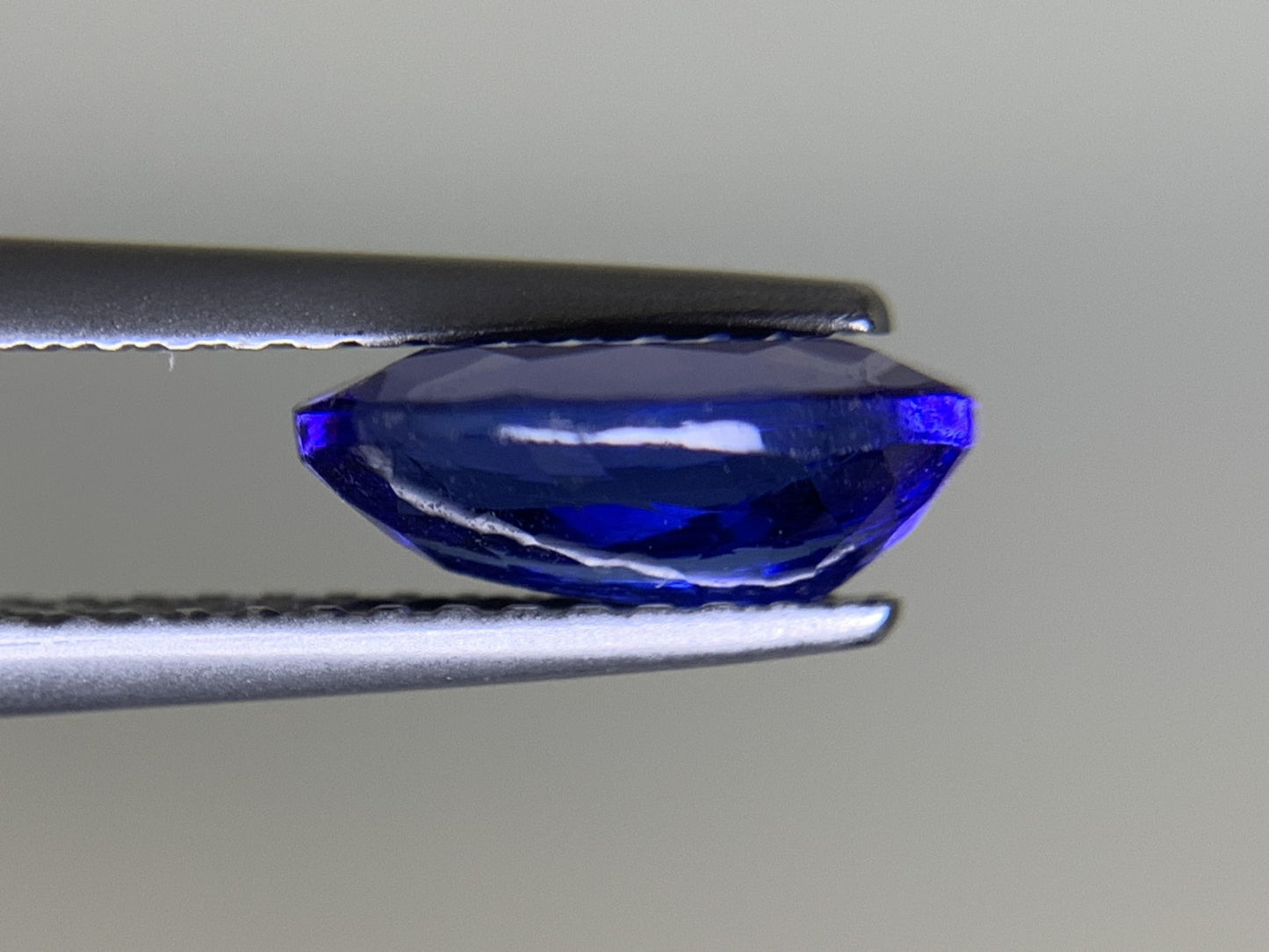 タンザナイト 1.641ct 宝石ソーティング付き  8.9㎜×6.9㎜×3.5㎜  ルース（ 裸石 ） 3277Y
