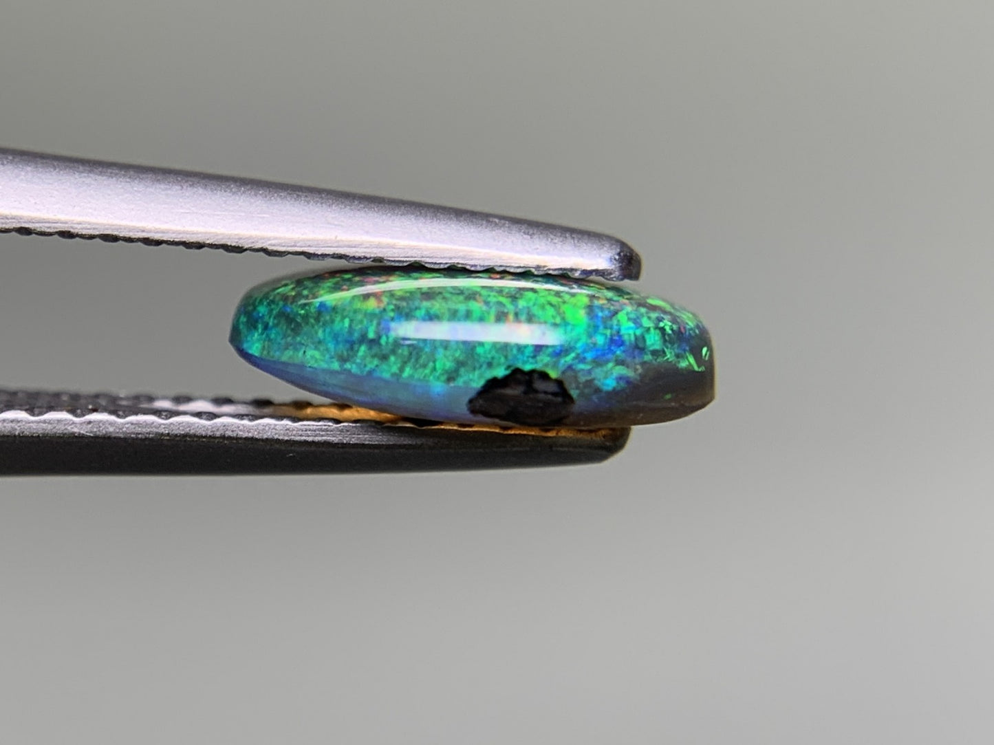 ブラックオパール 1.583ct 宝石ソーティング付き  10.4㎜×7.2㎜×3.2㎜ ルース（ 裸石 ） 2233Y