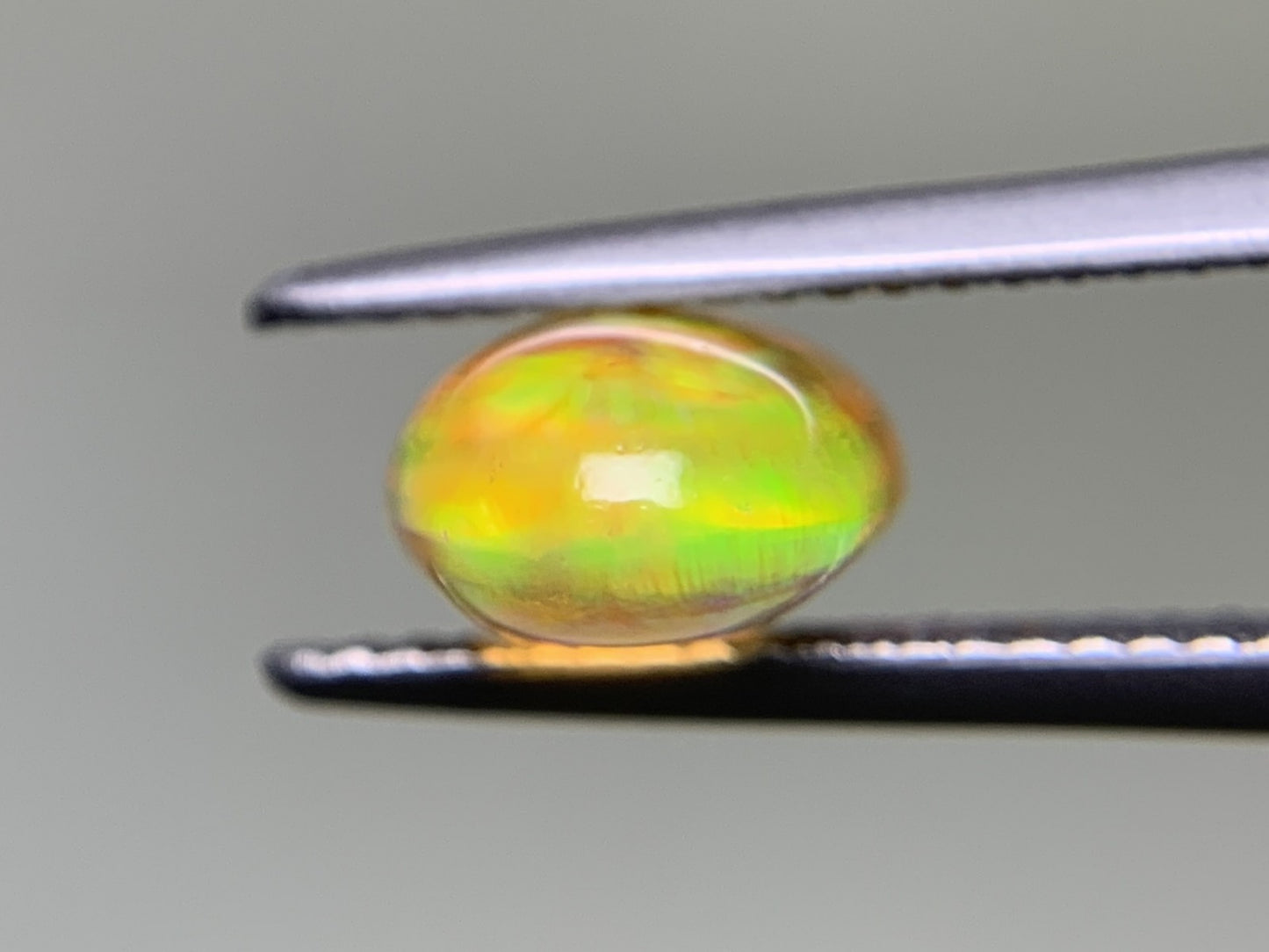 ファイアオパール 3.129ct  中央宝石ソーティング付き  13.6㎜×8.0㎜×5.1㎜  ルース（ 裸石 ） 4071Y
