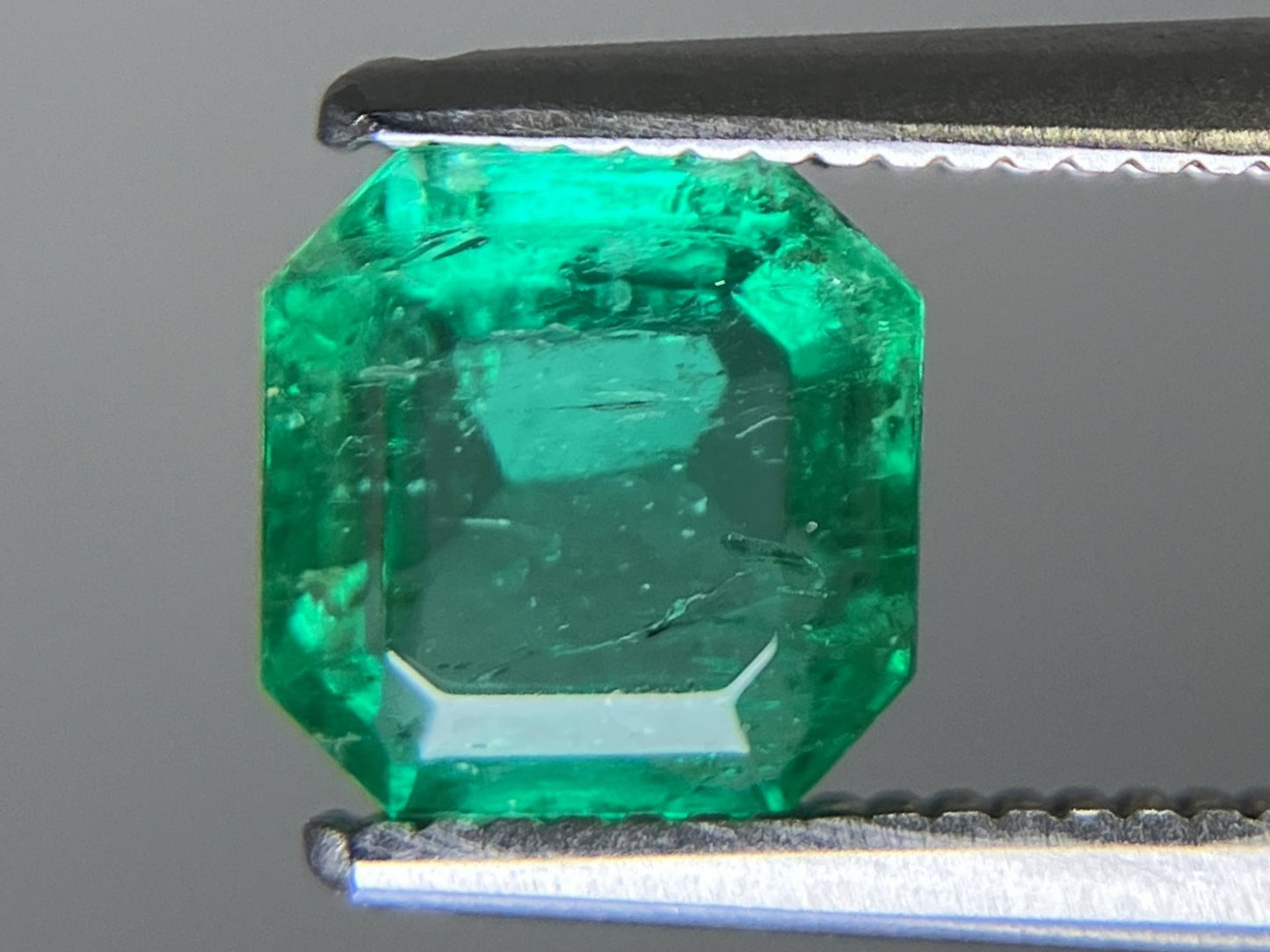 エメラルド 天然  1.147ct  中央宝石ソーティング付き  6.46㎜×6.32㎜×3.71㎜  ルース（ 裸石 ） 5950YY