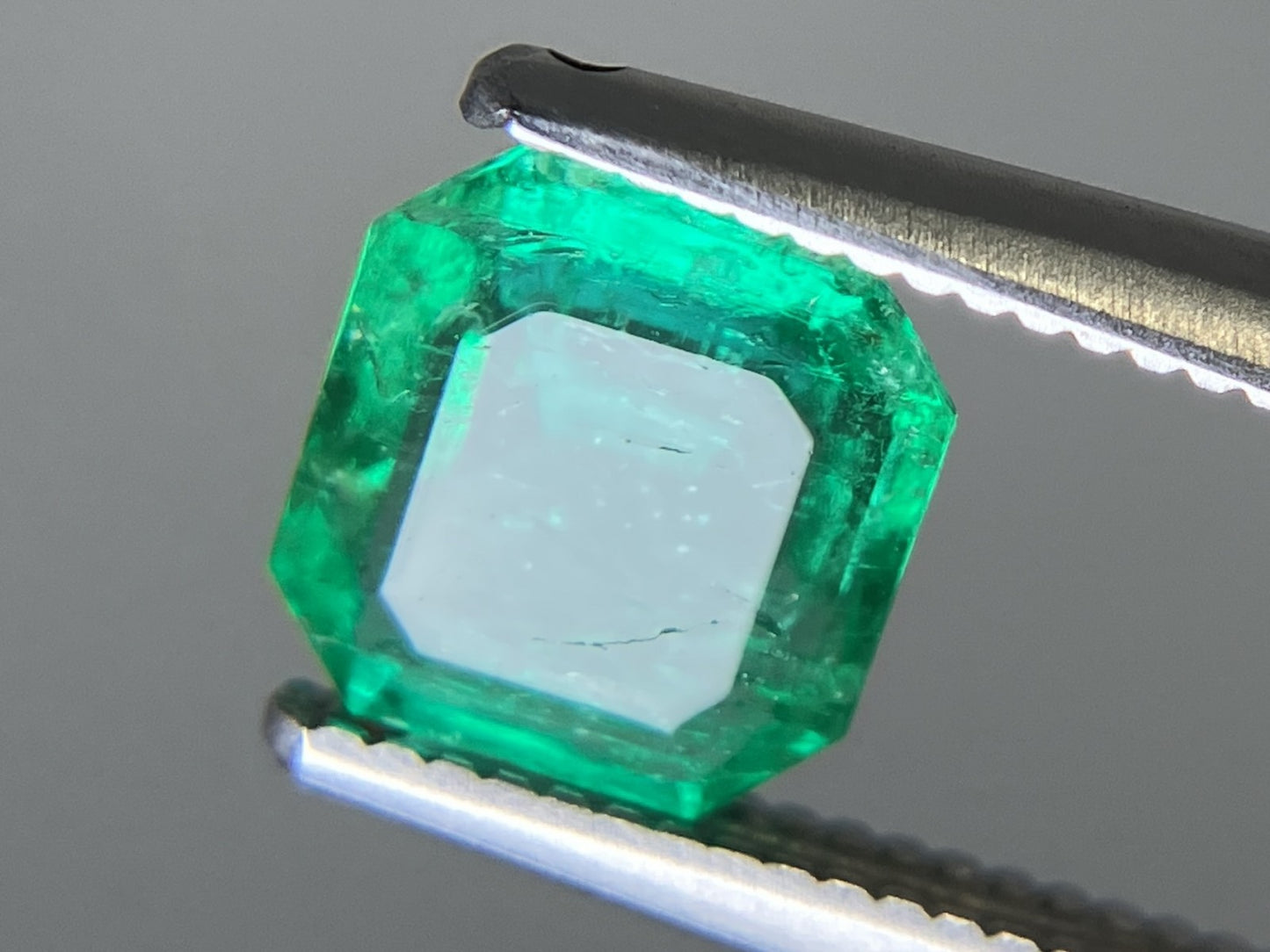 エメラルド 天然  1.147ct  中央宝石ソーティング付き  6.46㎜×6.32㎜×3.71㎜  ルース（ 裸石 ） 5950YY