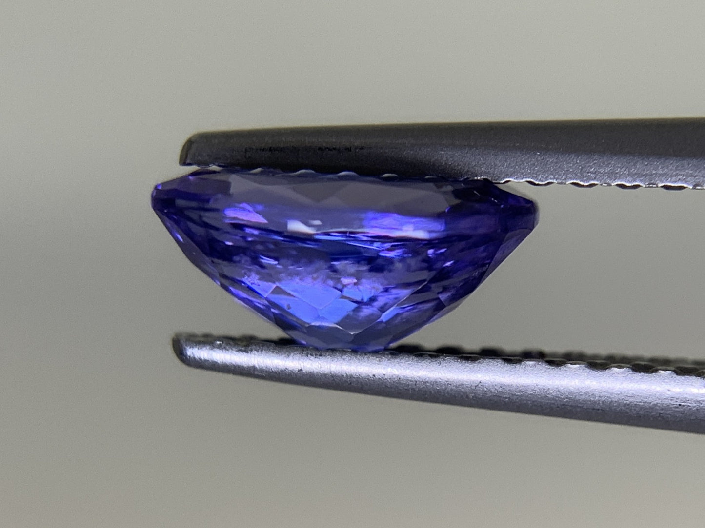 タンザナイト 1.235ct 宝石ソーティング付き  7.8㎜×6.0㎜×3.7㎜  ルース（ 裸石 ） 3282Y