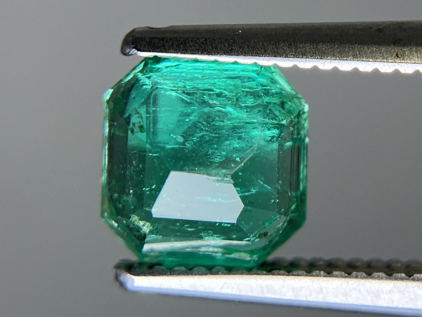 エメラルド 天然  1.147ct  中央宝石ソーティング付き  6.46㎜×6.32㎜×3.71㎜  ルース（ 裸石 ） 5950YY