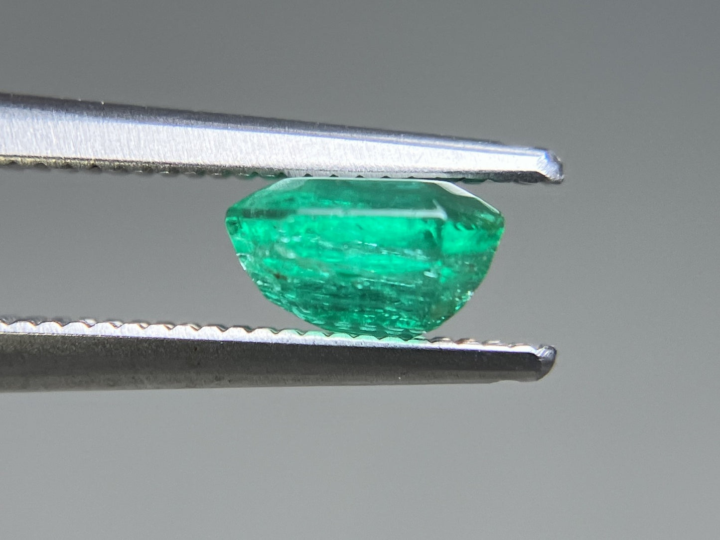 エメラルド 天然  1.147ct  中央宝石ソーティング付き  6.46㎜×6.32㎜×3.71㎜  ルース（ 裸石 ） 5950YY