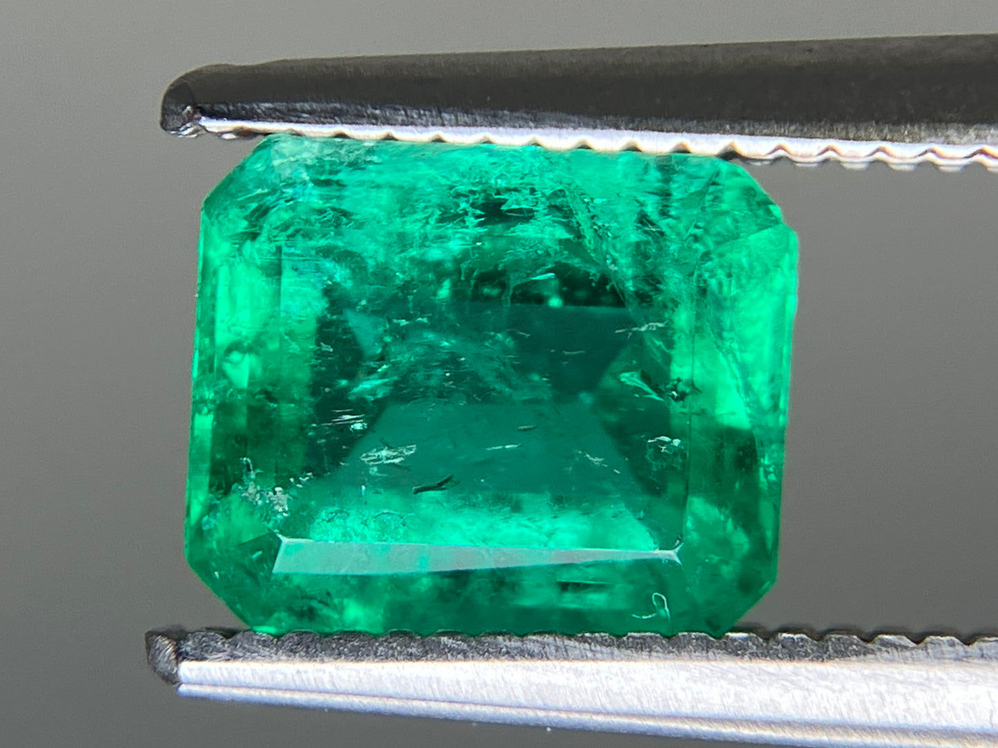 エメラルド 天然  1.256ct  中央宝石ソーティング付き  7.45㎜×6.18×3.68㎜  ルース（ 裸石 ） 5941YY