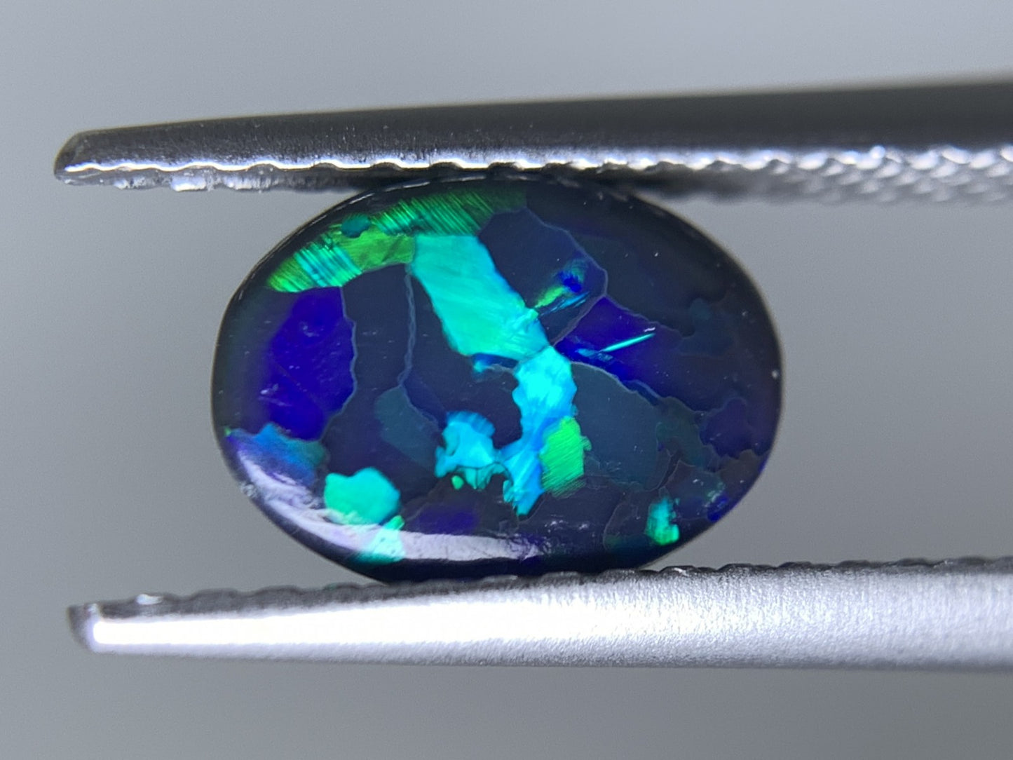 ブラックオパール 天然  0.820ct  宝石ソーティング付き  8.1㎜×6.0㎜×2.7㎜ ルース（ 裸石 ）  5578Y