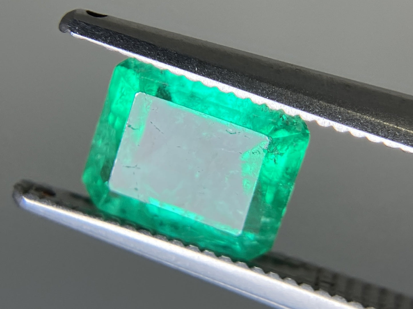 エメラルド 天然  1.256ct  中央宝石ソーティング付き  7.45㎜×6.18×3.68㎜  ルース（ 裸石 ） 5941YY