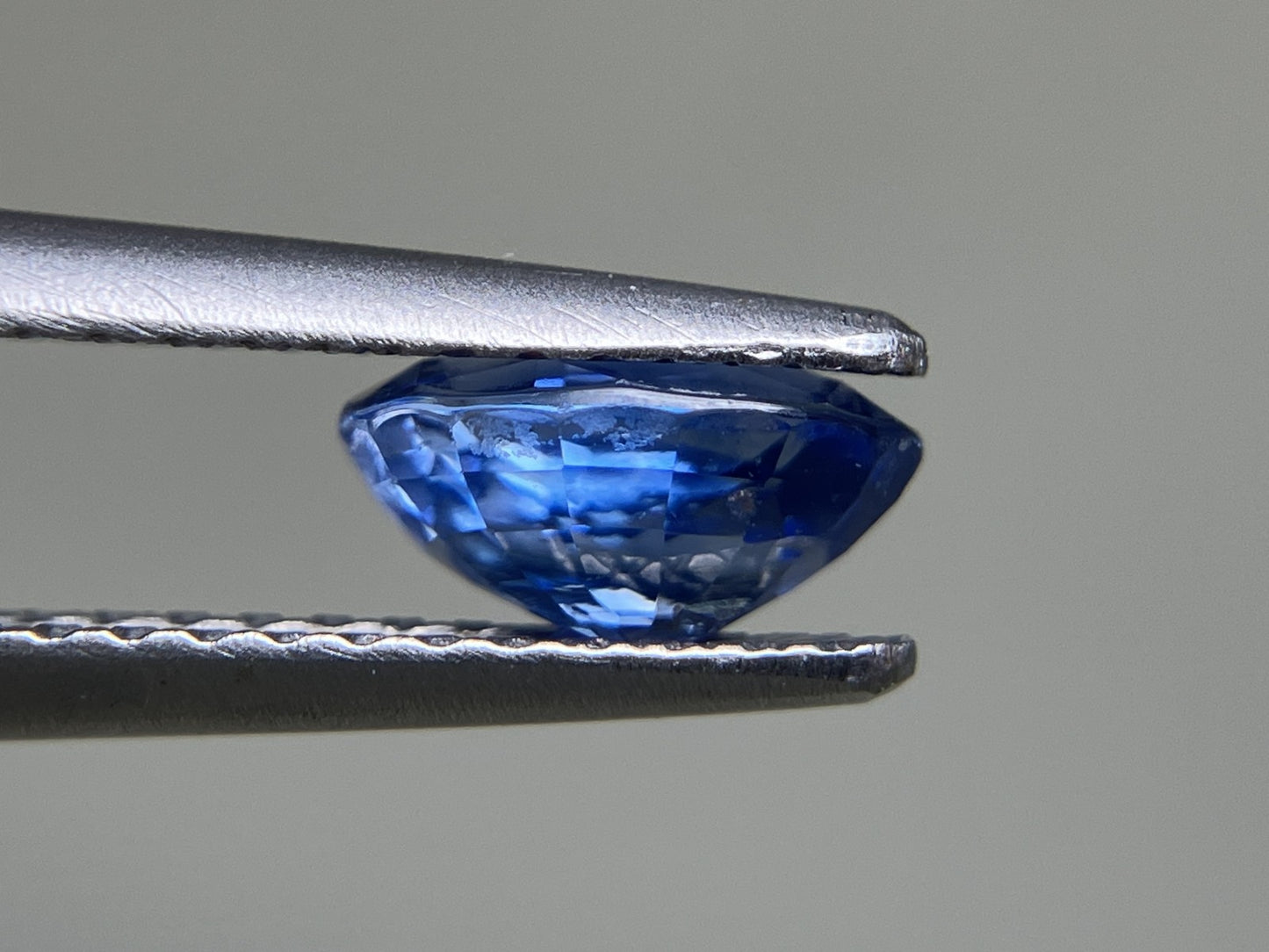 サファイア 1.08ct AIGS鑑別書付き  コーンフラワー（CF）7.00㎜×5.12㎜×3.39㎜ ルース（ 裸石 ） 3190YY