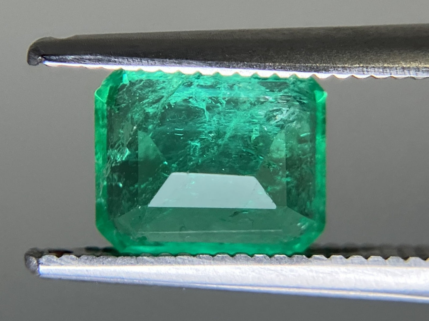 エメラルド 天然  1.256ct  中央宝石ソーティング付き  7.45㎜×6.18×3.68㎜  ルース（ 裸石 ） 5941YY