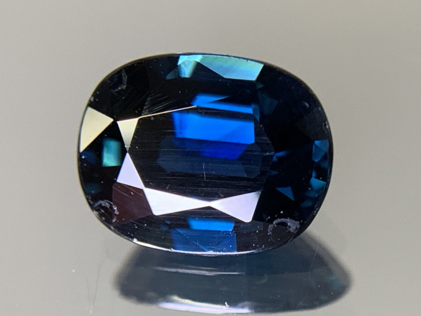 サファイア 天然 1.217ct 中央宝石ソーティング付き 7.43㎜×5.78㎜×3.28㎜ ルース（ 裸石 ） 6182Y
