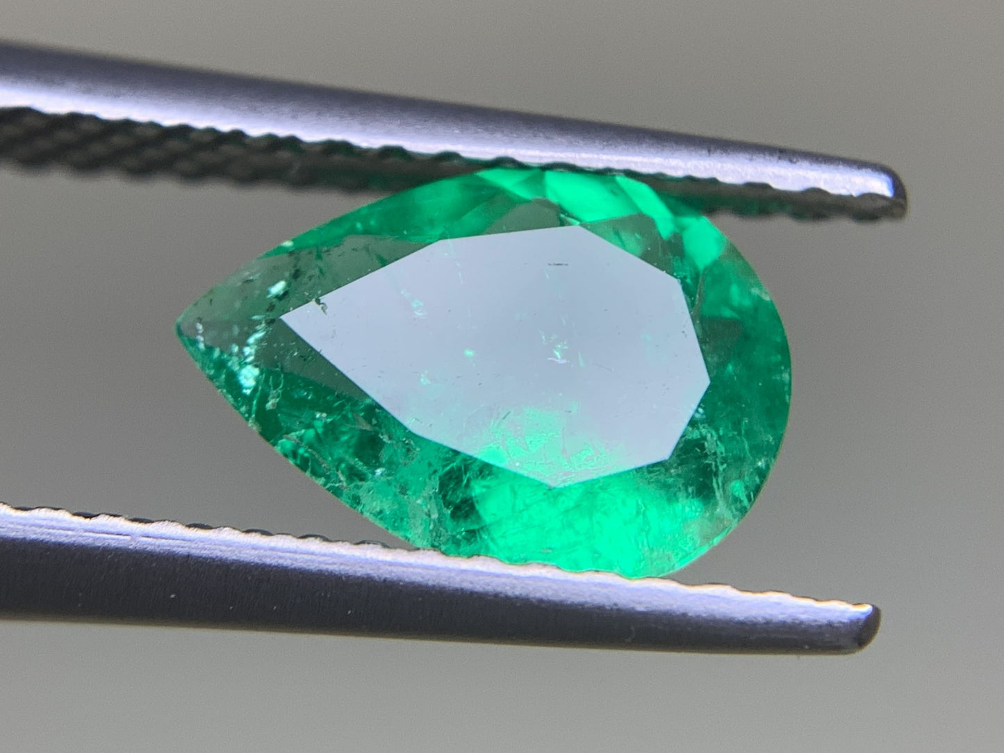 エメラルド  1.036ct  中央宝石ソーティング付き  9.43㎜×6.72㎜×3.47㎜  ルース（ 裸石 ） 3289Y