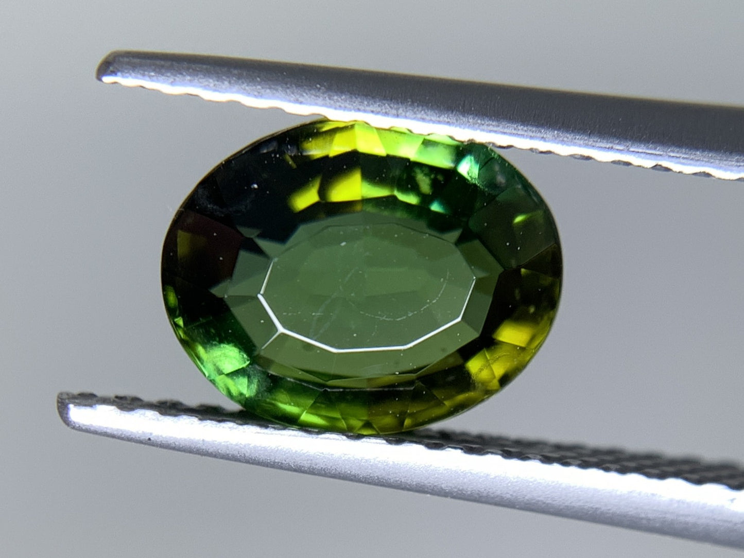 グリーントルマリン 天然  1.723ct  宝石ソーティング付き  8.4㎜×6.8㎜×4.3㎜ ルース（ 裸石 ）  5540Y