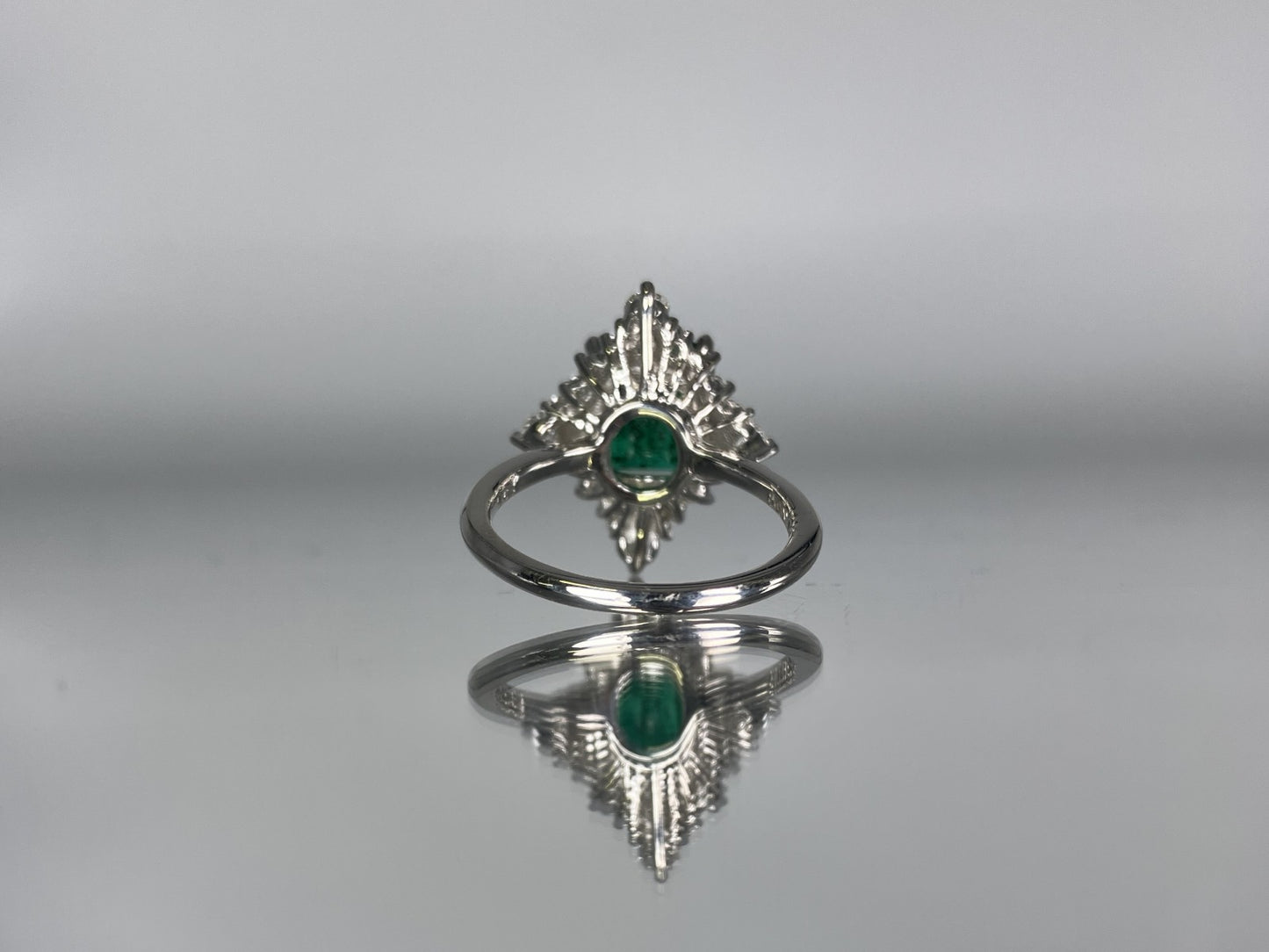エメラルド 1.95ct 宝石鑑別書 D0.67ct PT900 5.5g 指輪 （JP9号） サイズ直し無料 5345K