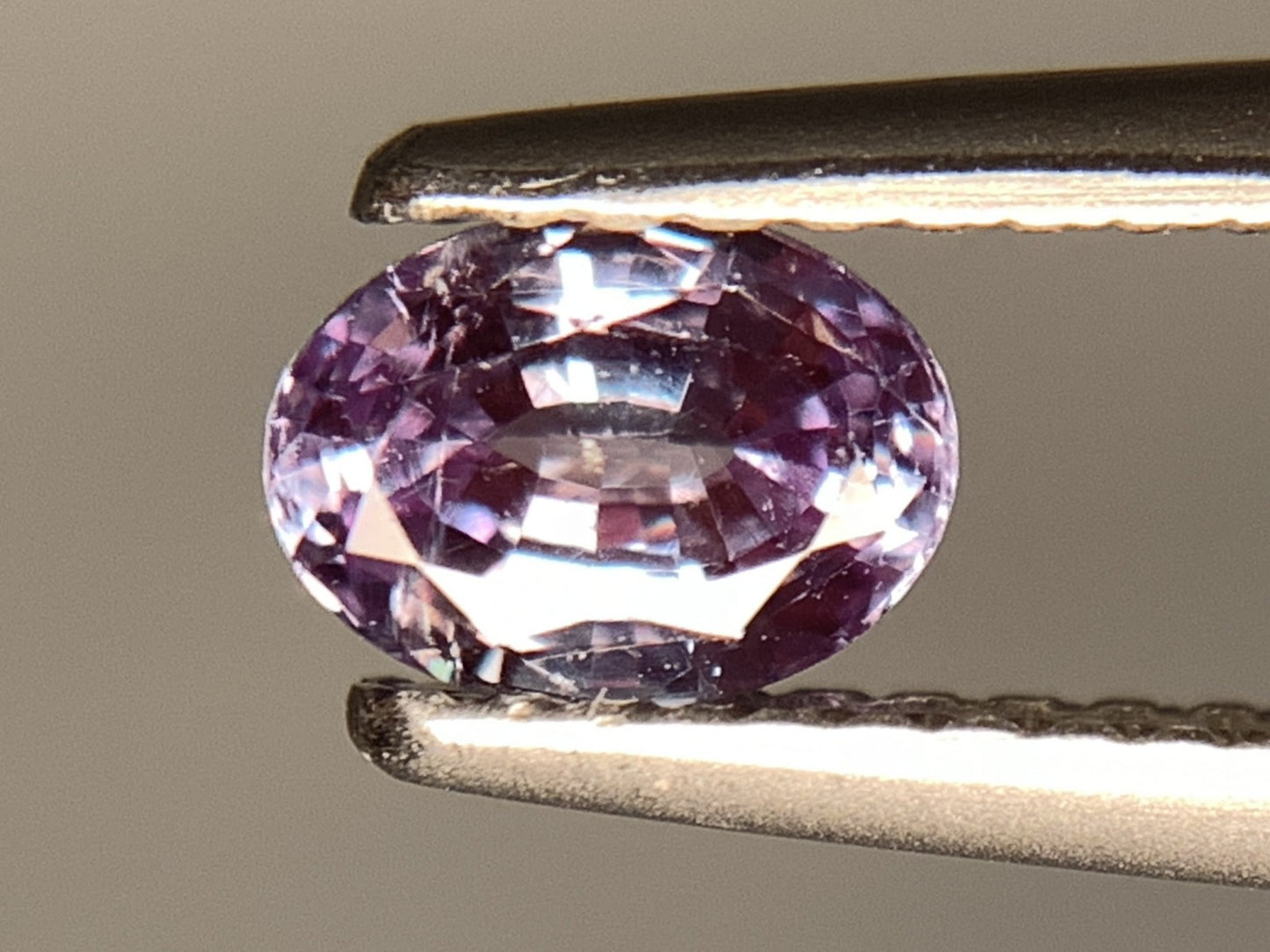 アレキサンドライト 天然 0.605ct 中央宝石ソーティング付き 5.86㎜×4.29㎜×2.93㎜ ルース（ 裸石 ） 7123Y
