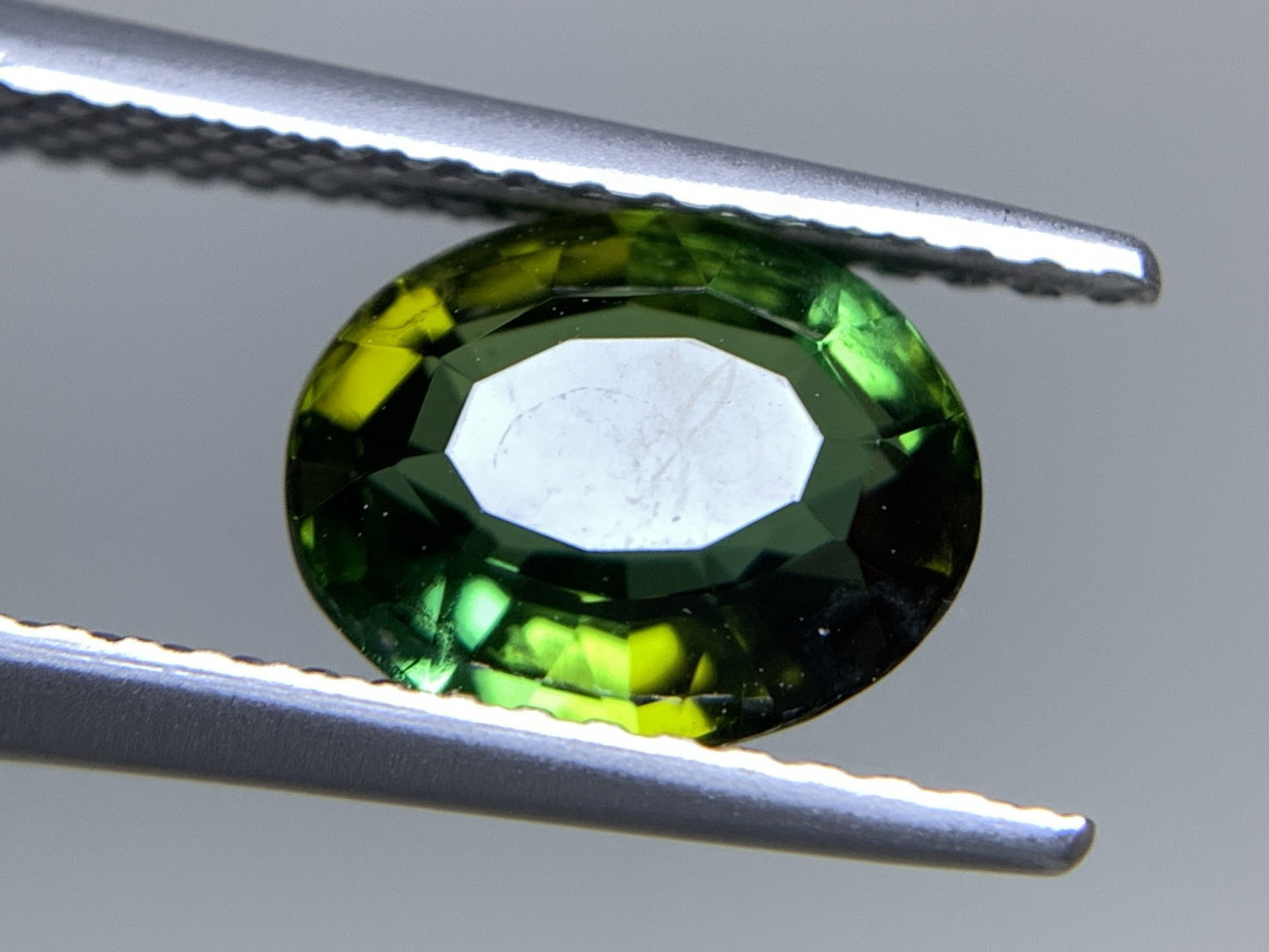 グリーントルマリン 天然  1.723ct  宝石ソーティング付き  8.4㎜×6.8㎜×4.3㎜ ルース（ 裸石 ）  5540Y
