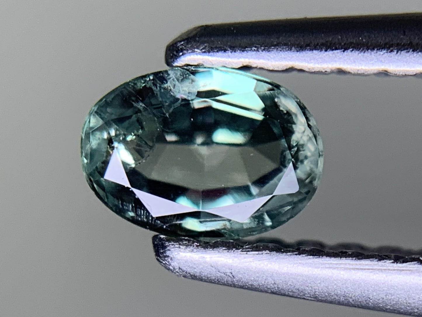 アレキサンドライト 0.404ct  中央宝石ソーティング付き  5.00㎜×3.63㎜×2.48㎜㎜  ルース（ 裸石 ） 4066Y