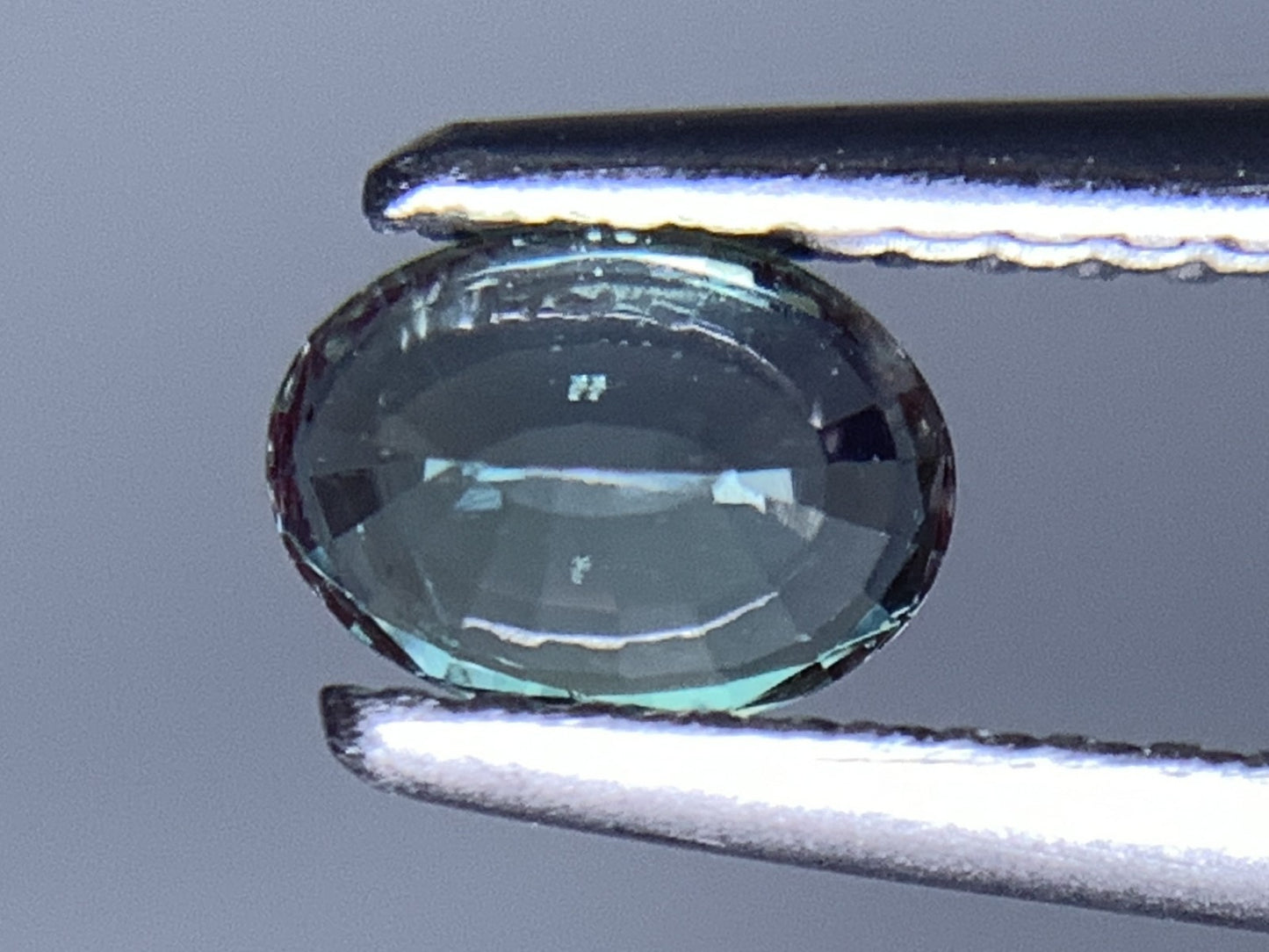 アレキサンドライト 天然 0.605ct 中央宝石ソーティング付き 5.86㎜×4.29㎜×2.93㎜ ルース（ 裸石 ） 7123Y