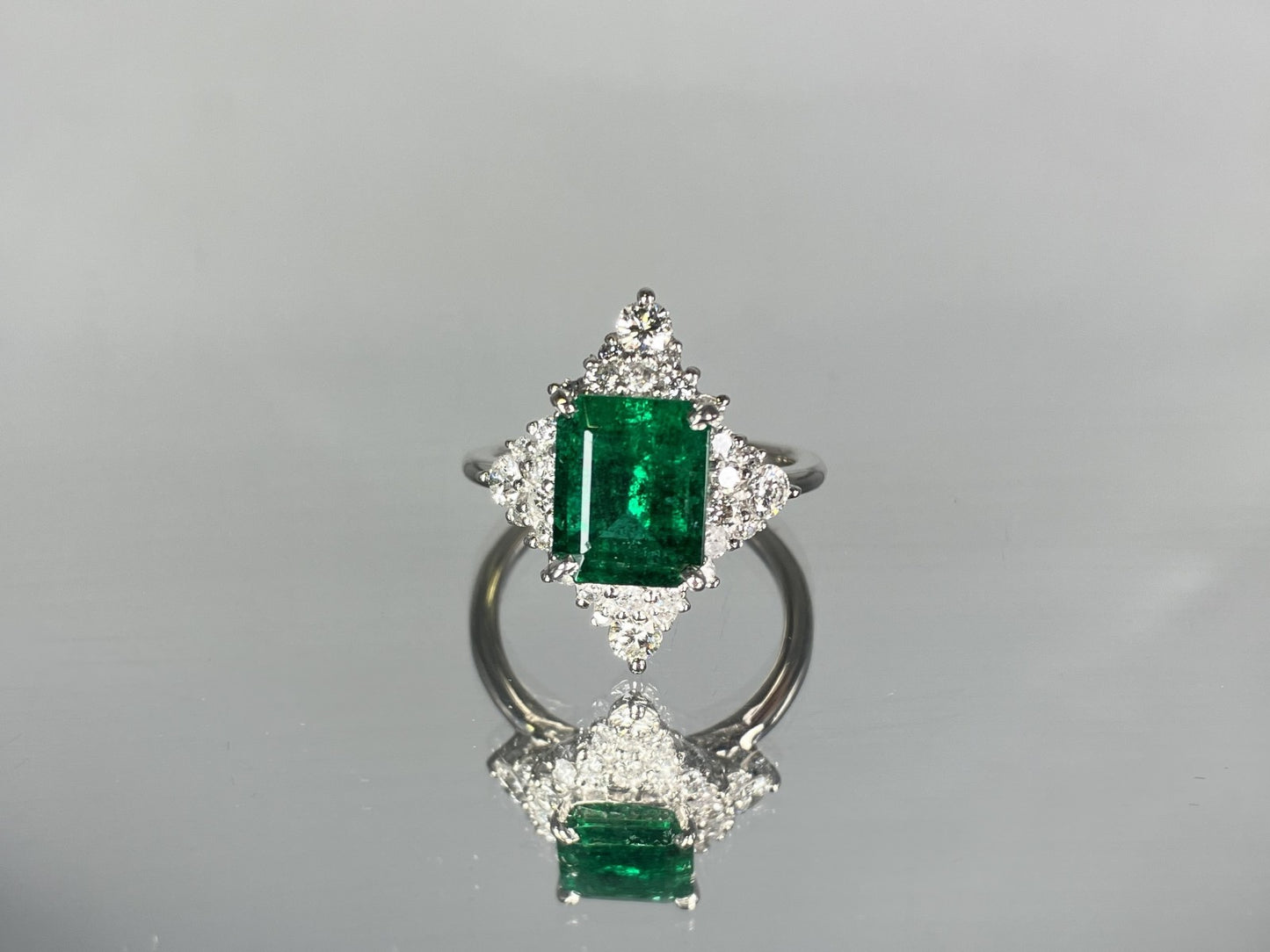 エメラルド 1.95ct 宝石鑑別書 D0.67ct PT900 5.5g 指輪 （JP9号） サイズ直し無料 5345K