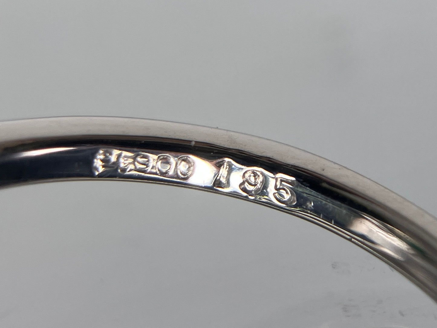 エメラルド 1.95ct 宝石鑑別書 D0.67ct PT900 5.5g 指輪 （JP9号） サイズ直し無料 5345K