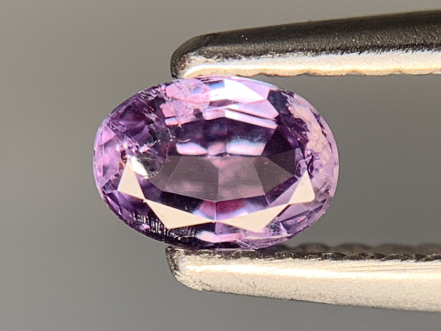 アレキサンドライト 0.404ct  中央宝石ソーティング付き  5.00㎜×3.63㎜×2.48㎜㎜  ルース（ 裸石 ） 4066Y