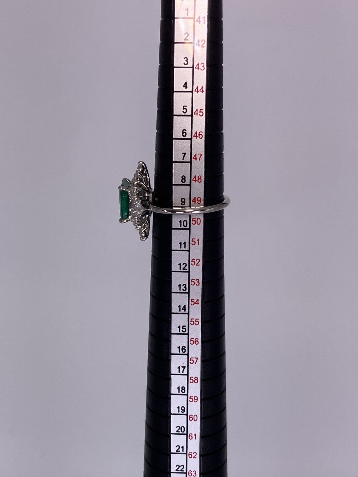 エメラルド 1.95ct 宝石鑑別書 D0.67ct PT900 5.5g 指輪 （JP9号） サイズ直し無料 5345K