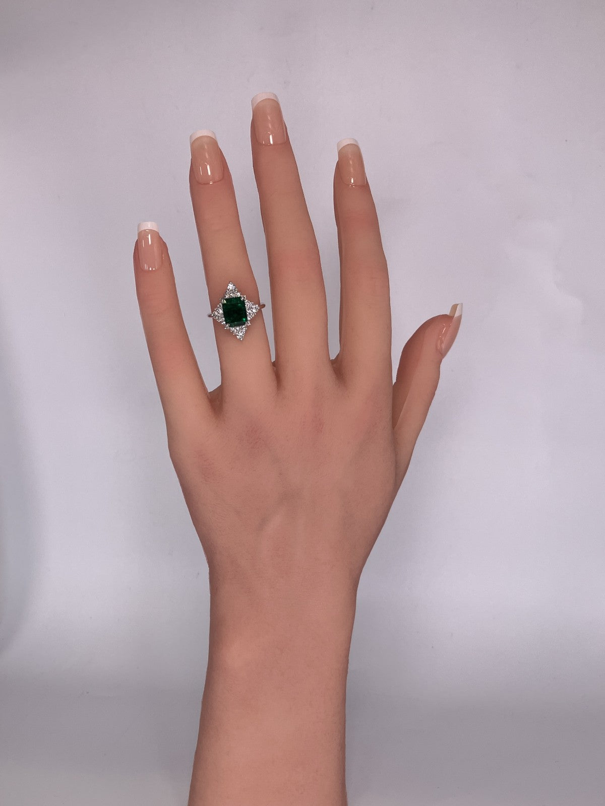 エメラルド 1.95ct 宝石鑑別書 D0.67ct PT900 5.5g 指輪 （JP9号） サイズ直し無料 5345K