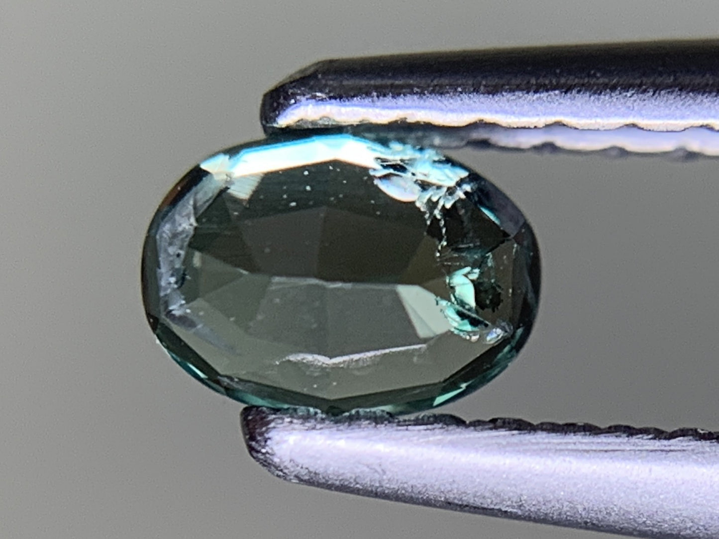 アレキサンドライト 0.404ct  中央宝石ソーティング付き  5.00㎜×3.63㎜×2.48㎜㎜  ルース（ 裸石 ） 4066Y