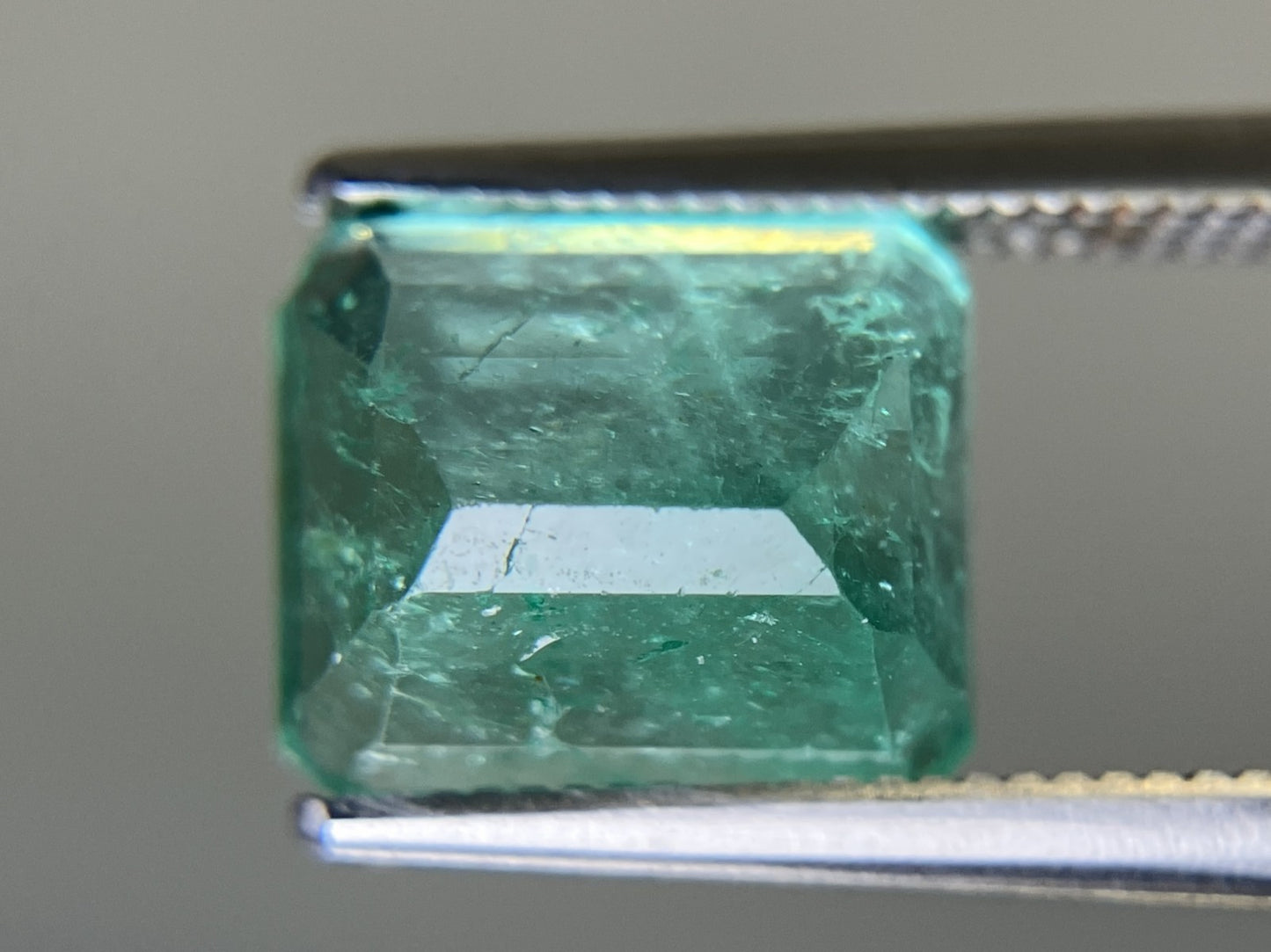 エメラルド 天然 4.096ct 中央宝石ソーティング付き 9.81㎜×8.35㎜×6.04㎜ ルース（ 裸石 ） 5973YY