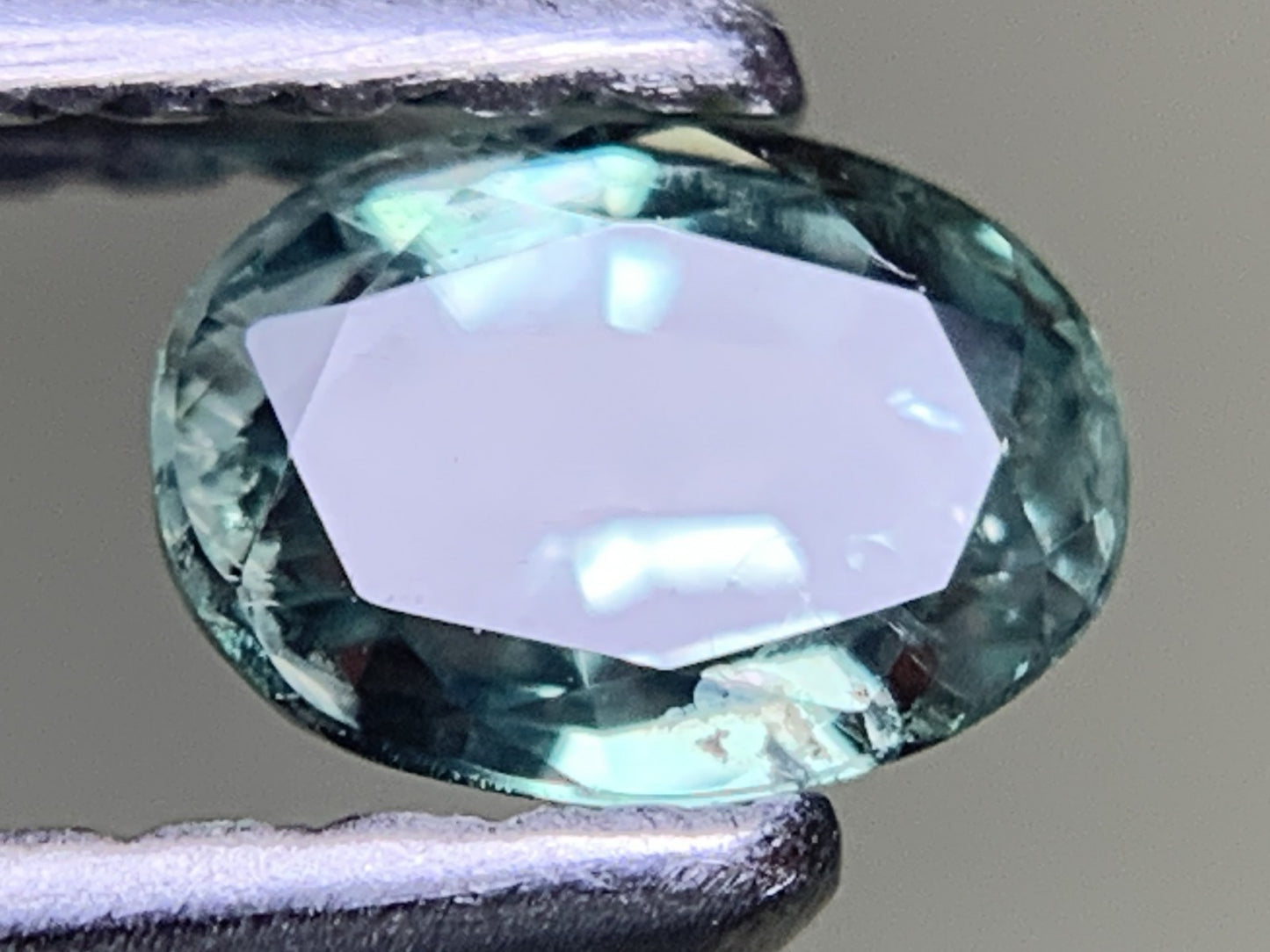 アレキサンドライト 0.404ct  中央宝石ソーティング付き  5.00㎜×3.63㎜×2.48㎜㎜  ルース（ 裸石 ） 4066Y