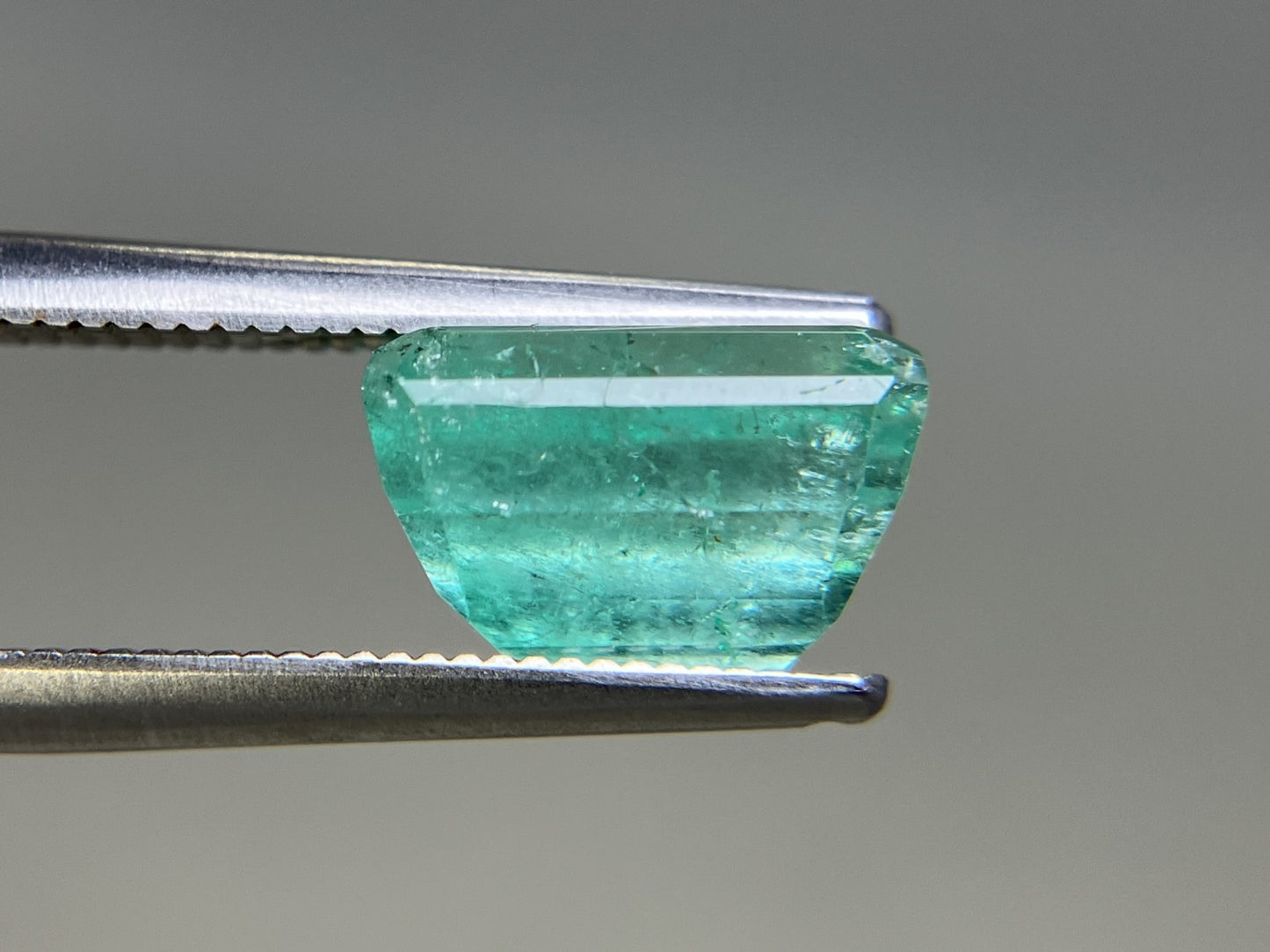 エメラルド 天然 4.096ct 中央宝石ソーティング付き 9.81㎜×8.35㎜×6.04㎜ ルース（ 裸石 ） 5973YY