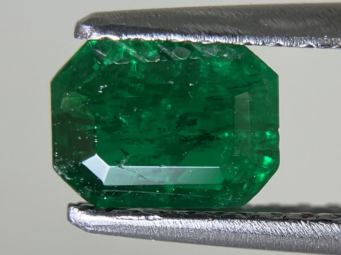 エメラルド 0.786ct 宝石ソーティング付き 6.3㎜×4.70㎜×3.50㎜ ルース（ 裸石 ） 1648YY