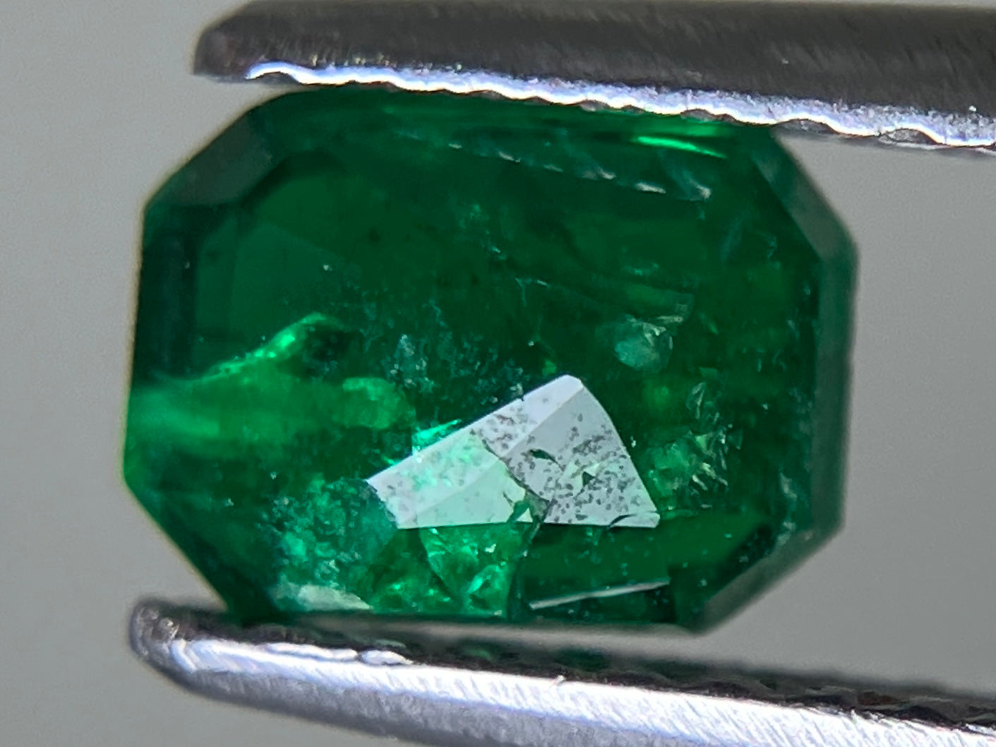エメラルド 0.786ct 宝石ソーティング付き 6.3㎜×4.70㎜×3.50㎜ ルース（ 裸石 ） 1648YY