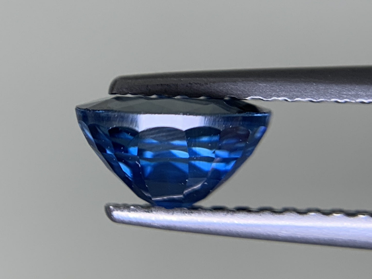 サファイア 天然 1.381ct 中央宝石ソーティング付き 7.01㎜×5.88㎜×4.08㎜ ルース（ 裸石 ） 6141Y